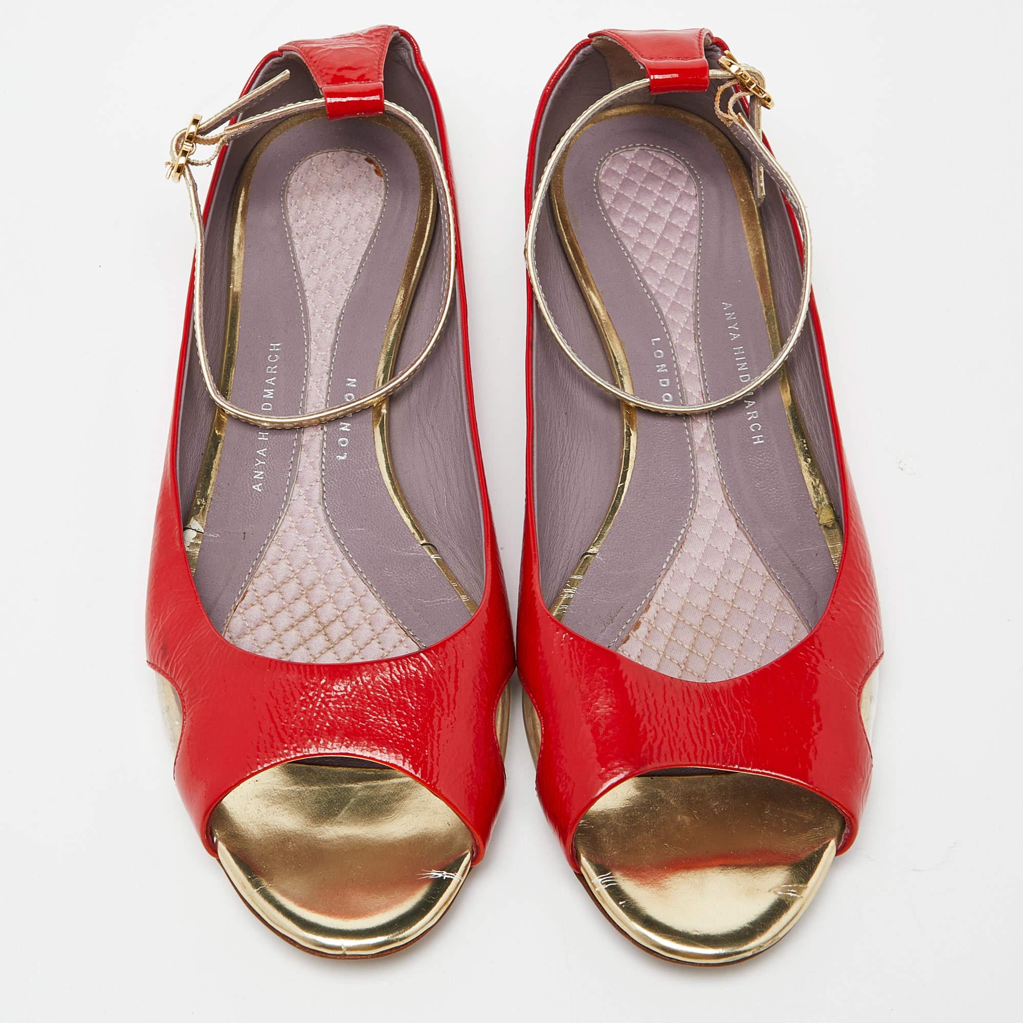 Marron Anya Hindmarch - Chaussures plates à bout ouvert en cuir verni rouge, taille 39 en vente