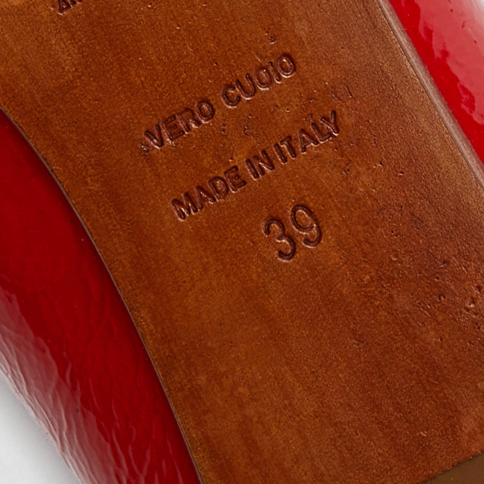 Anya Hindmarch - Chaussures plates à bout ouvert en cuir verni rouge, taille 39 en vente 3