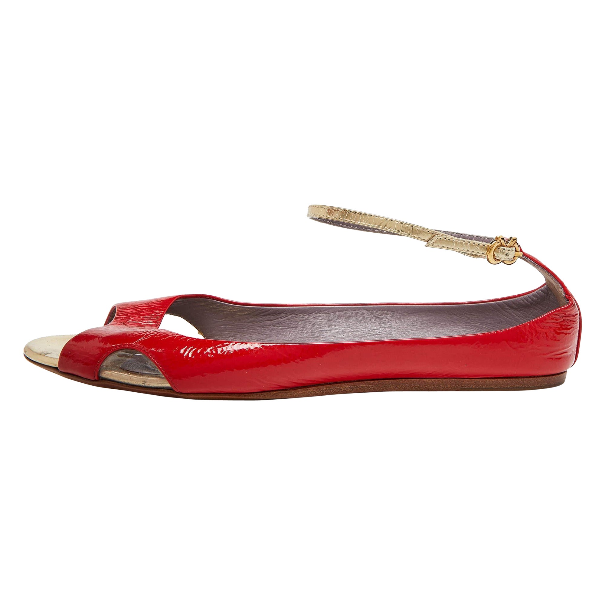 Anya Hindmarch Bailarinas con tira al tobillo y puntera abierta de charol rojo Talla 39