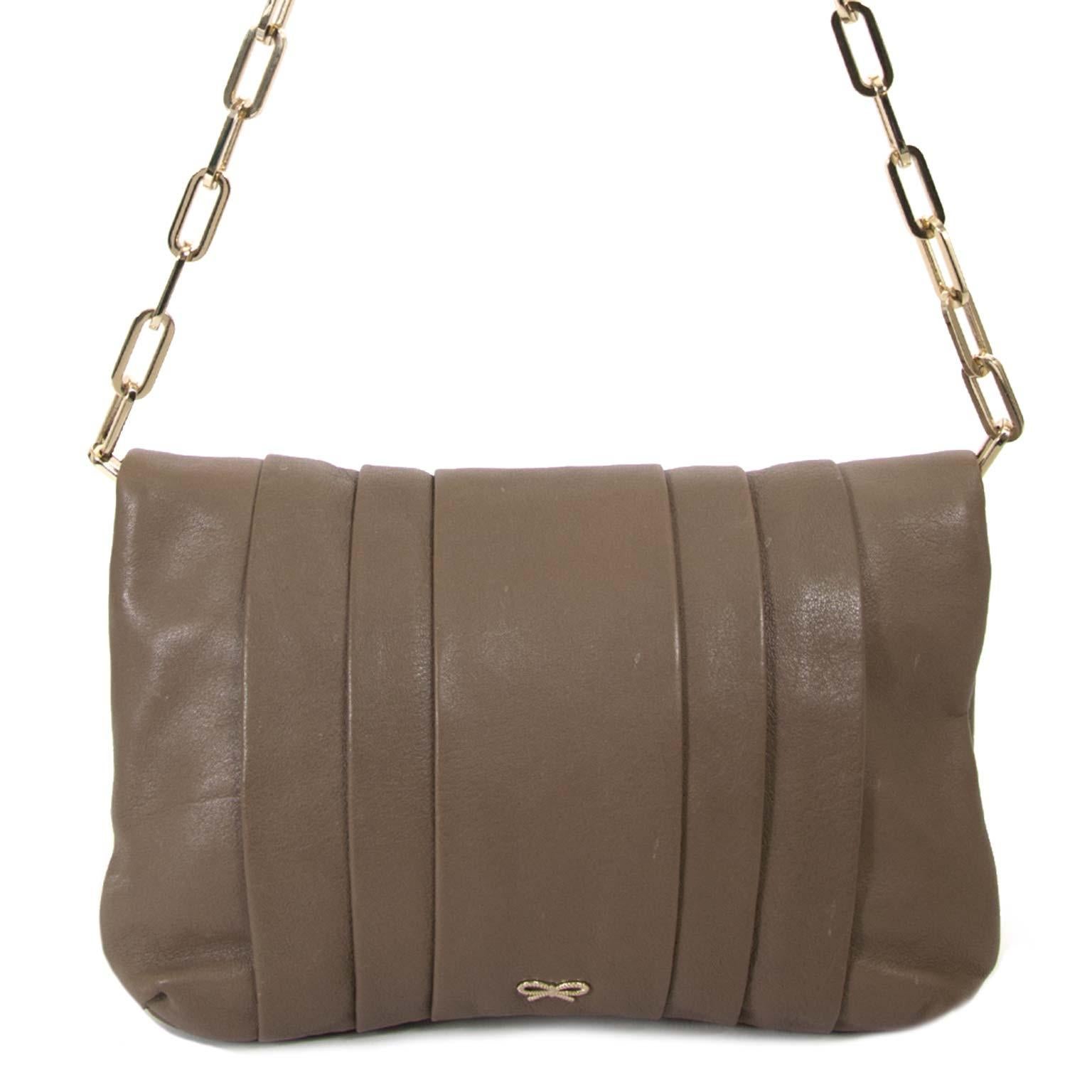 Anya Hindmarch Small Taupe Chain Shoulder Bag In Excellent Condition For Sale In Antwerp, BE