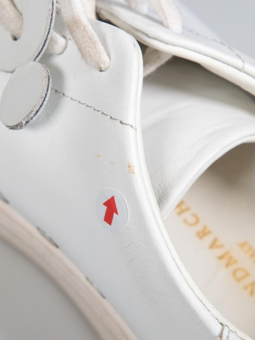 Baskets Anya Hindmarch en cuir blanc à motif découpé au laser, taille IT 36 en vente 5
