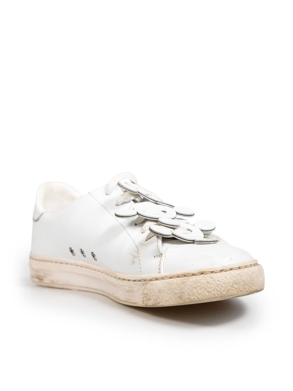 CONDITION is Good. General wear to sneakers is evident. Overall discolouration to both shoes, especially to the front, soles and laces. Small abrasions to the front of the left shoe, left side of right shoe, right side of left shoes, midsoles and