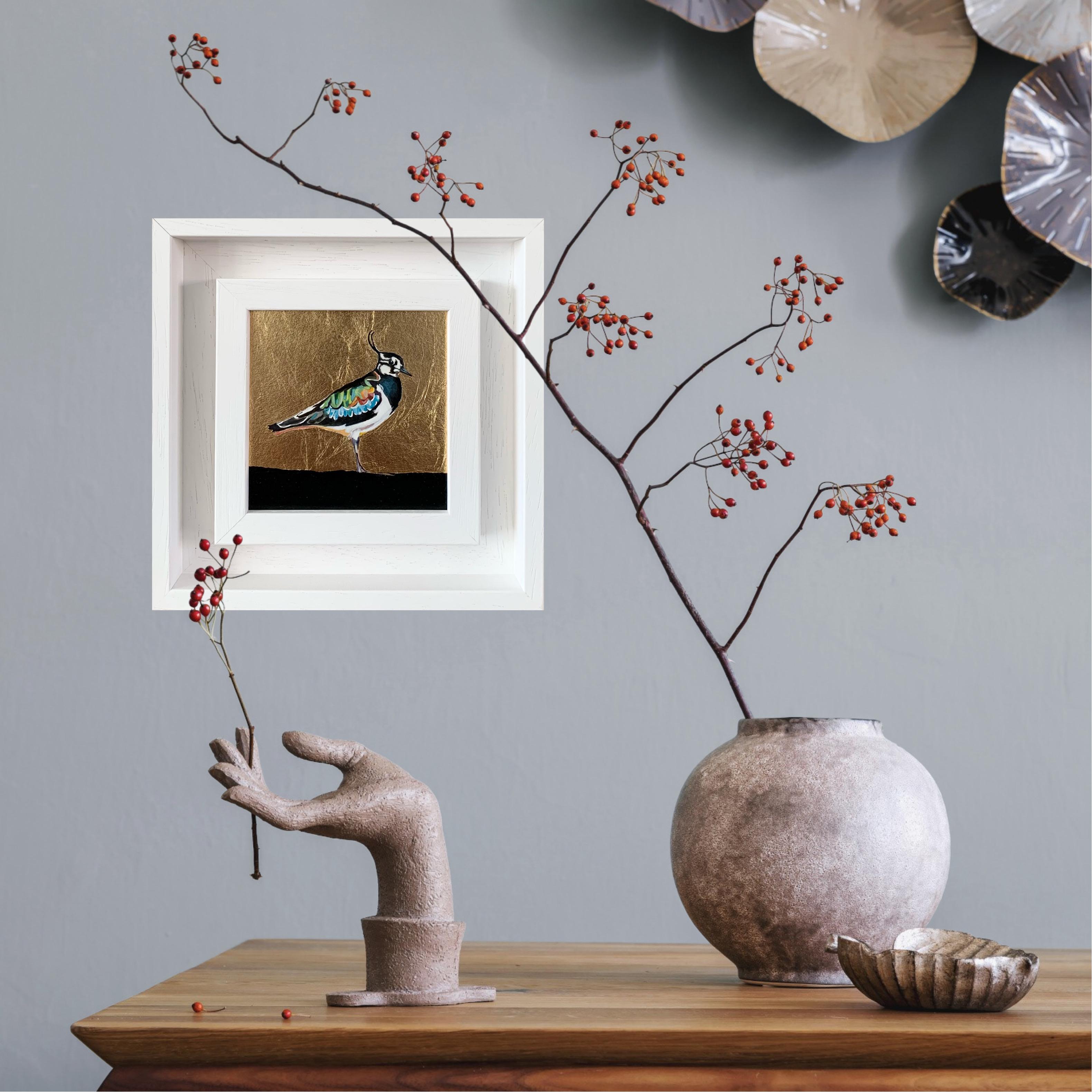 Lappy le Vanneau, Oiseau, Nature, Animaux, Peinture originale - Contemporain Mixed Media Art par Anya Simmons