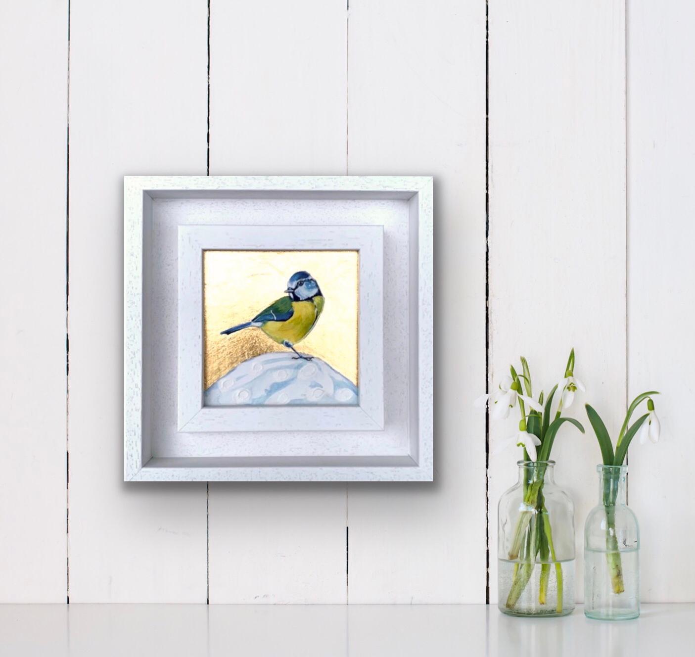Little Blue Tit 4, Over The Moon, Pájaros, Arte animal, Naturaleza, Pan de oro, Metálico en venta 9