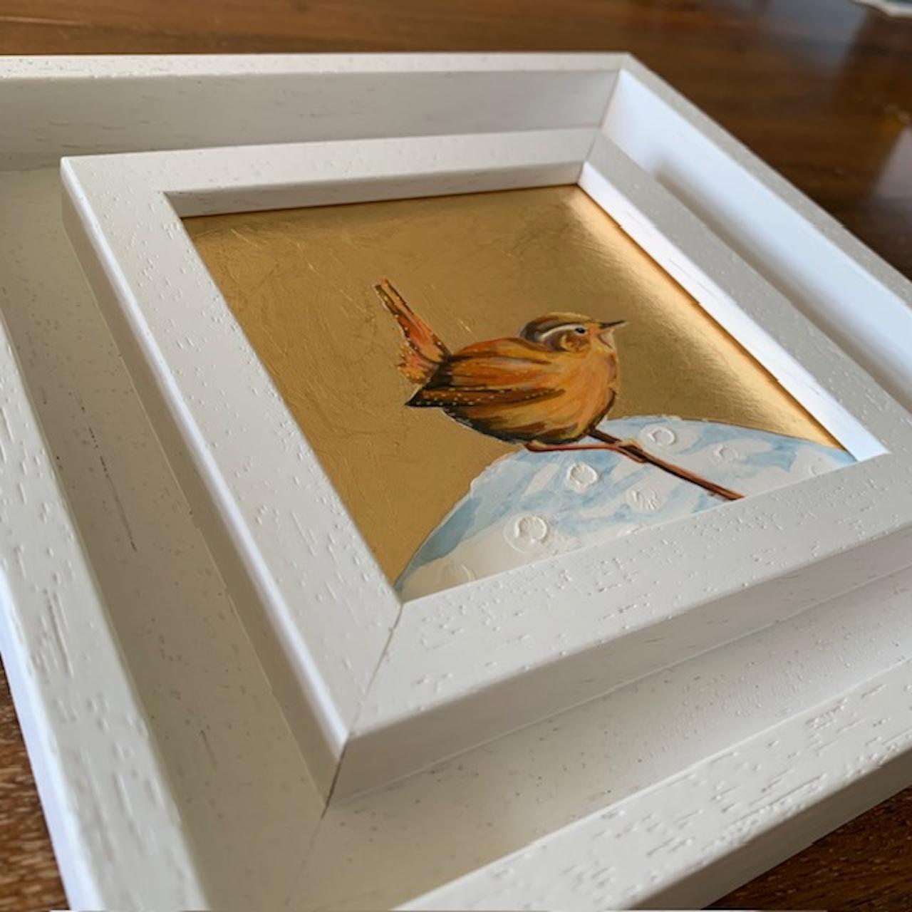 Little Wren 4, Over The Moon, Pájaro, Naturaleza, Animales, Oro - Mixed Media Art Contemporáneo de Anya Simmons