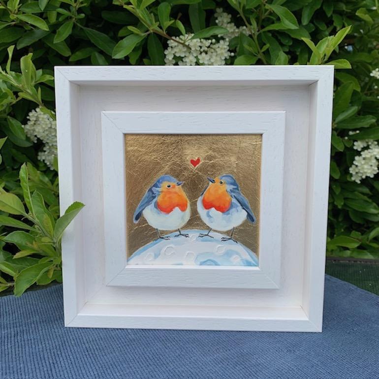 Robin Love 4, Over The Moon, Birds, Animal art, Nature, feuille d'or, art métallique - Contemporain Painting par Anya Simmons
