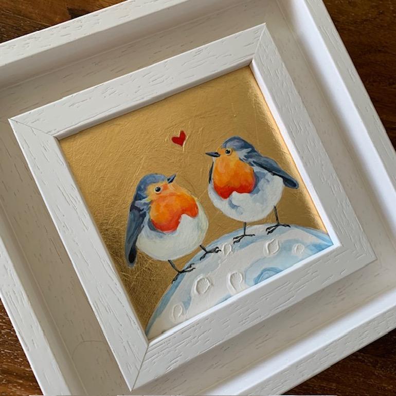 Robin Love 4, Over The Moon, Birds, Animal art, Nature, feuille d'or, art métallique - Or Animal Painting par Anya Simmons