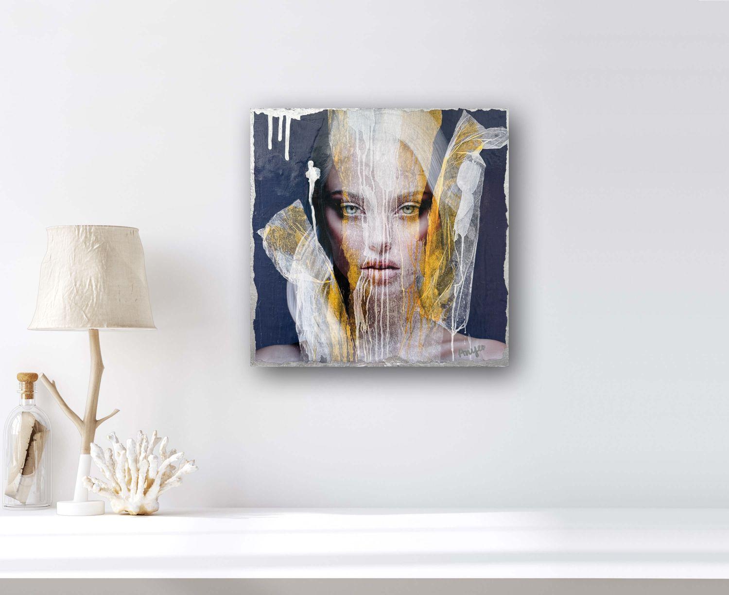 Opere d'arte originali a tecnica mista create attraverso il montaggio di foto digitali e il collage di carta. Si ispira alla natura, alla bellezza femminile e alla perseveranza delle donne. Ho scelto di realizzare l'opera in dimensioni ridotte per