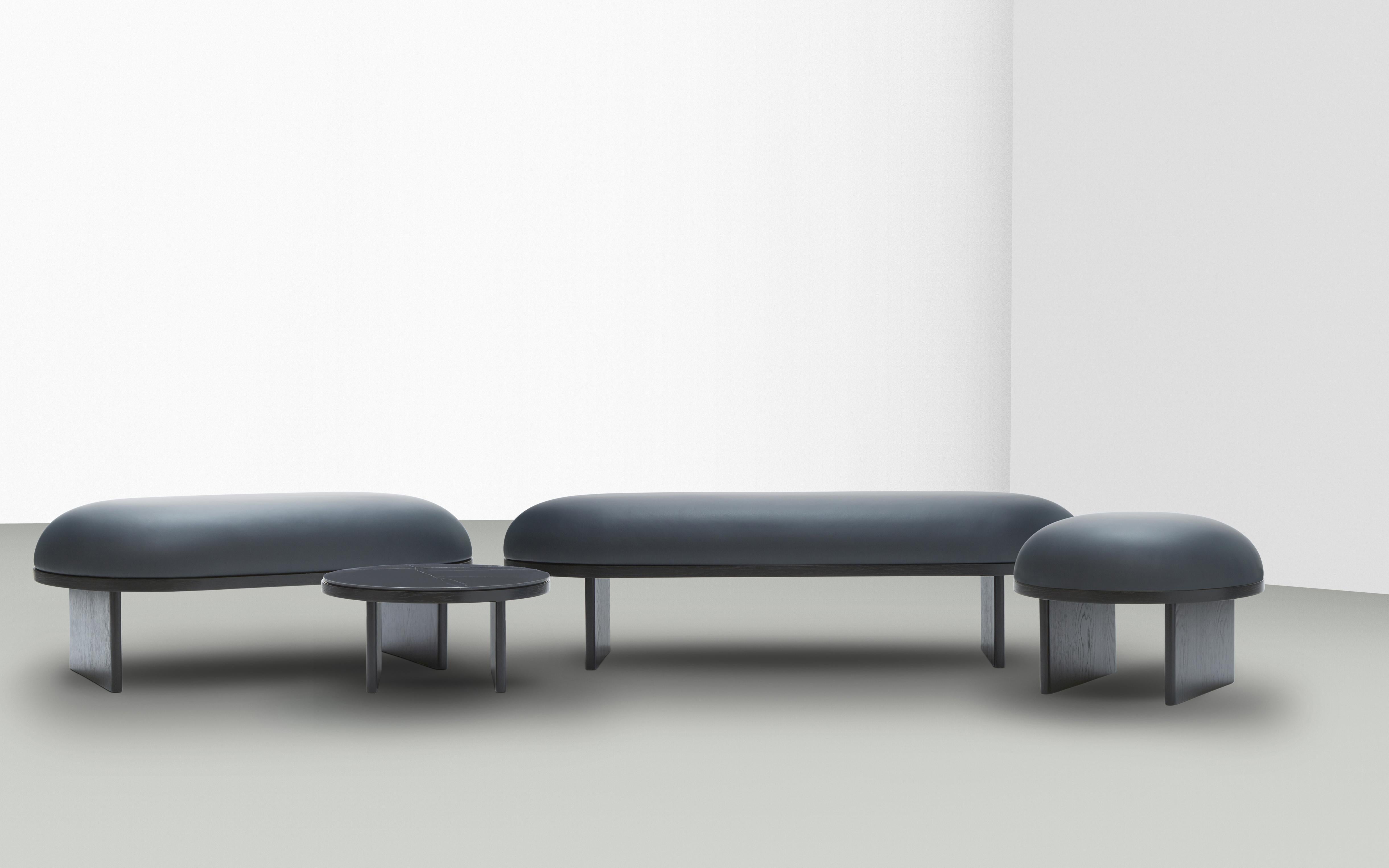 Anza Large Upholstered Bench with Floating Cushion (Banc tapissé avec coussin flottant) Neuf - En vente à Brooklyn, NY
