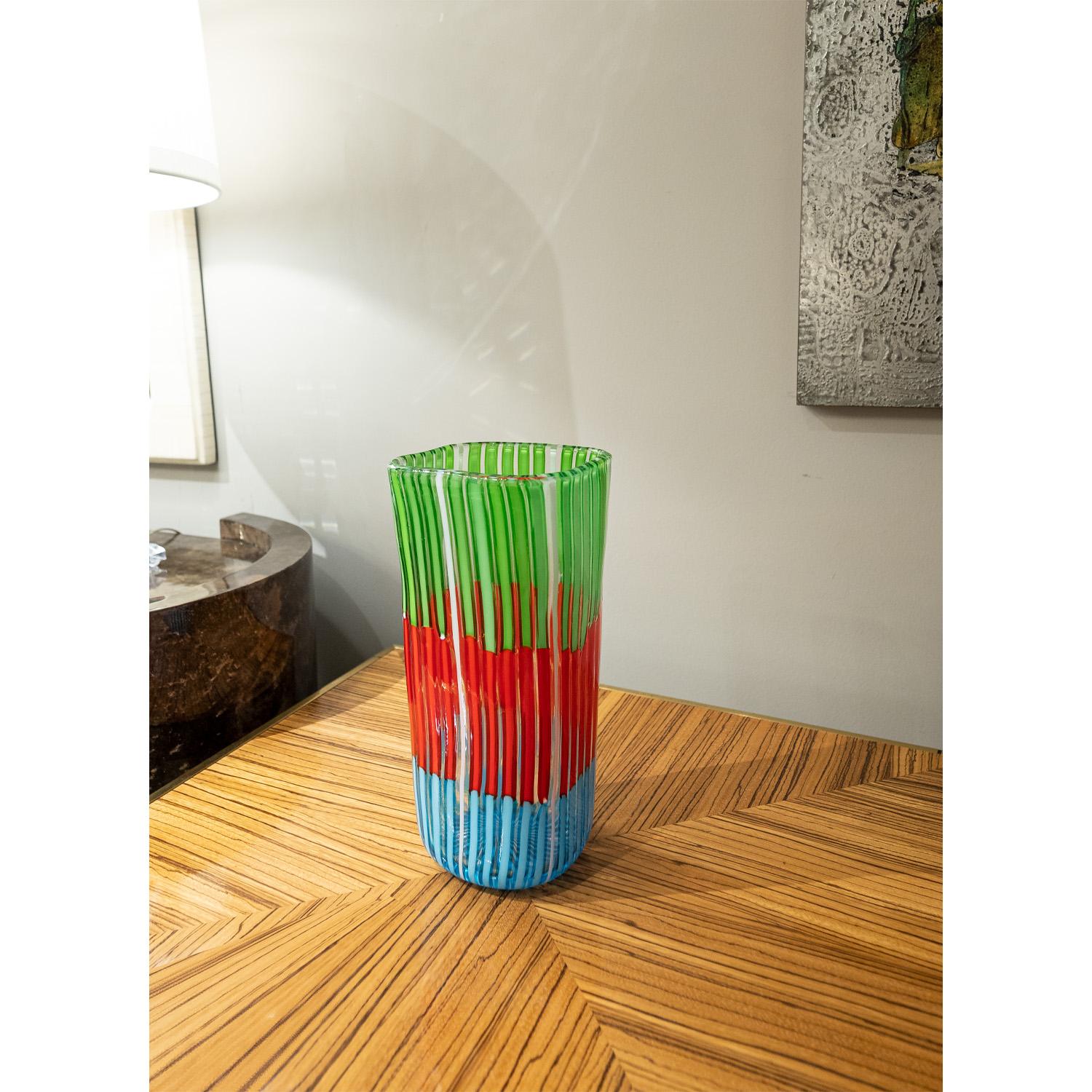 Anzolo Fuga Hand-Blown Bandiere Vase with Multicolor Rods 1955-58 In Excellent Condition For Sale In New York, NY