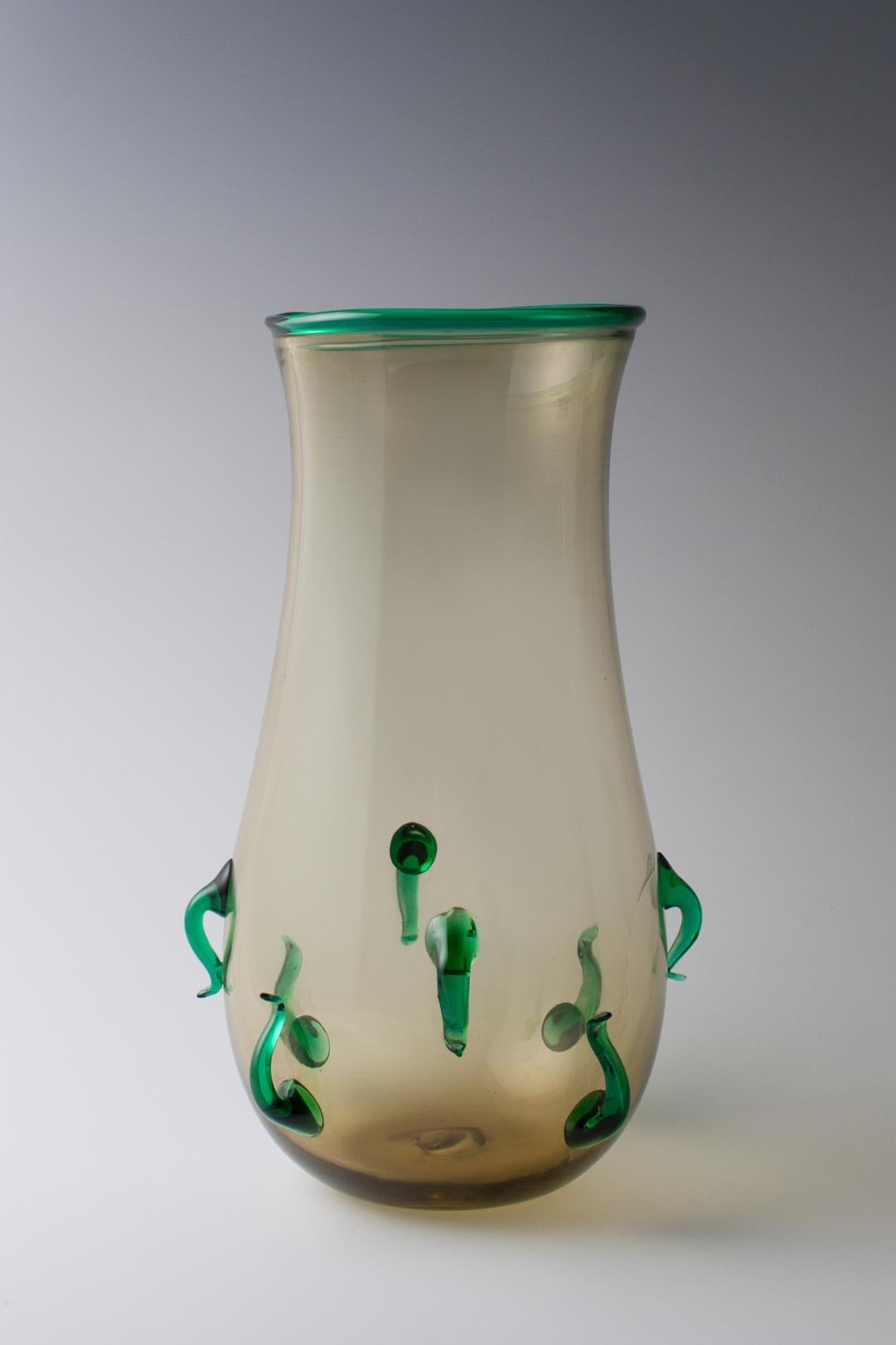 Anzolo Fuga (1914-1998), vaso realizzato per la Biennale di Venezia, 1954 ca.
vetro con applicazioni
prodotto da Arte Vetraria Muranese (A.VE.M), Murano, Italia
35 cm (altezza)

condizioni eccellenti 

ESPOSTO 
XXVII Biennale di Venezia, Venezia,