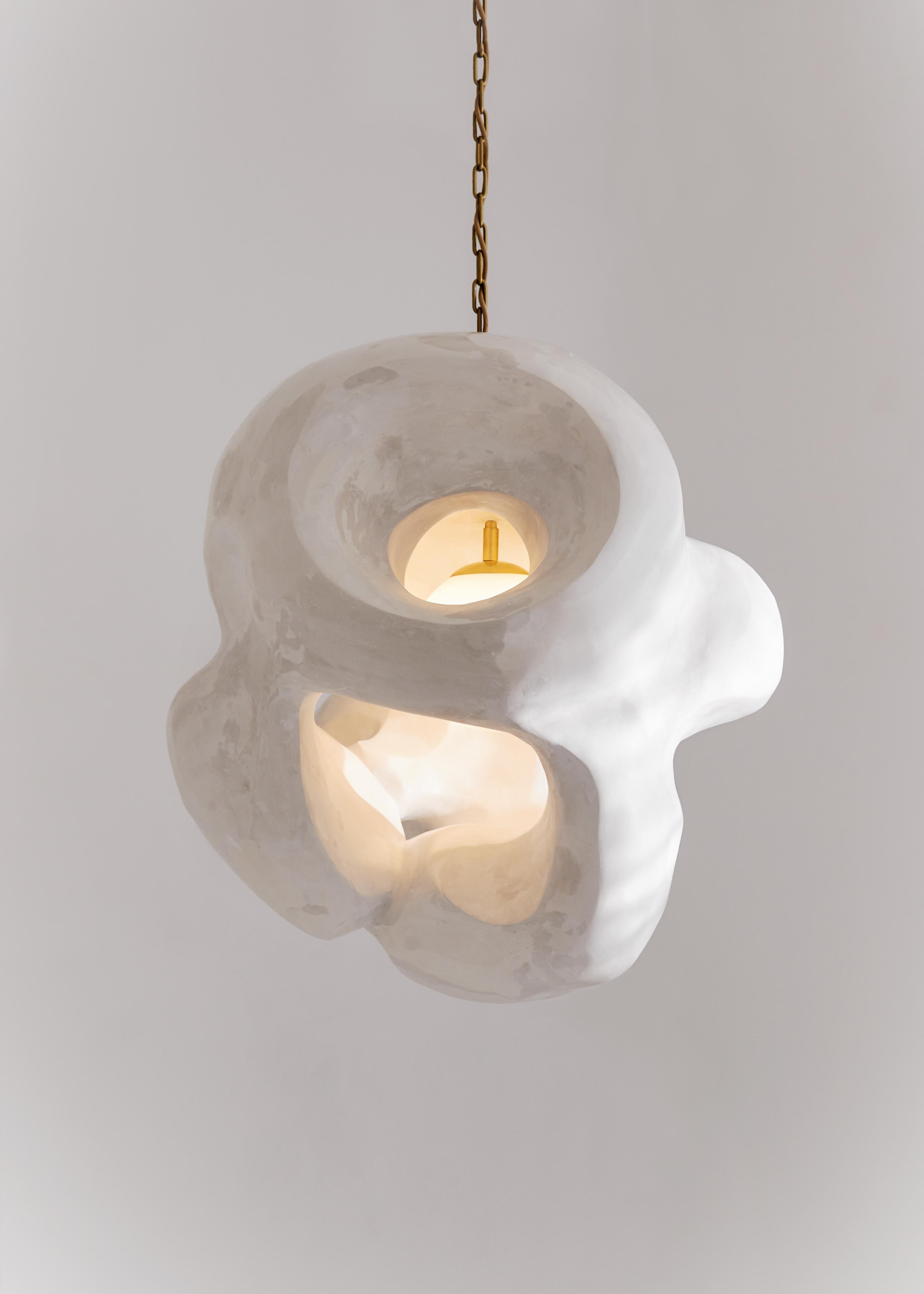 Laiton Lampe à suspension contemporaine, design de collection sculpturalIkigai par AOAO en vente