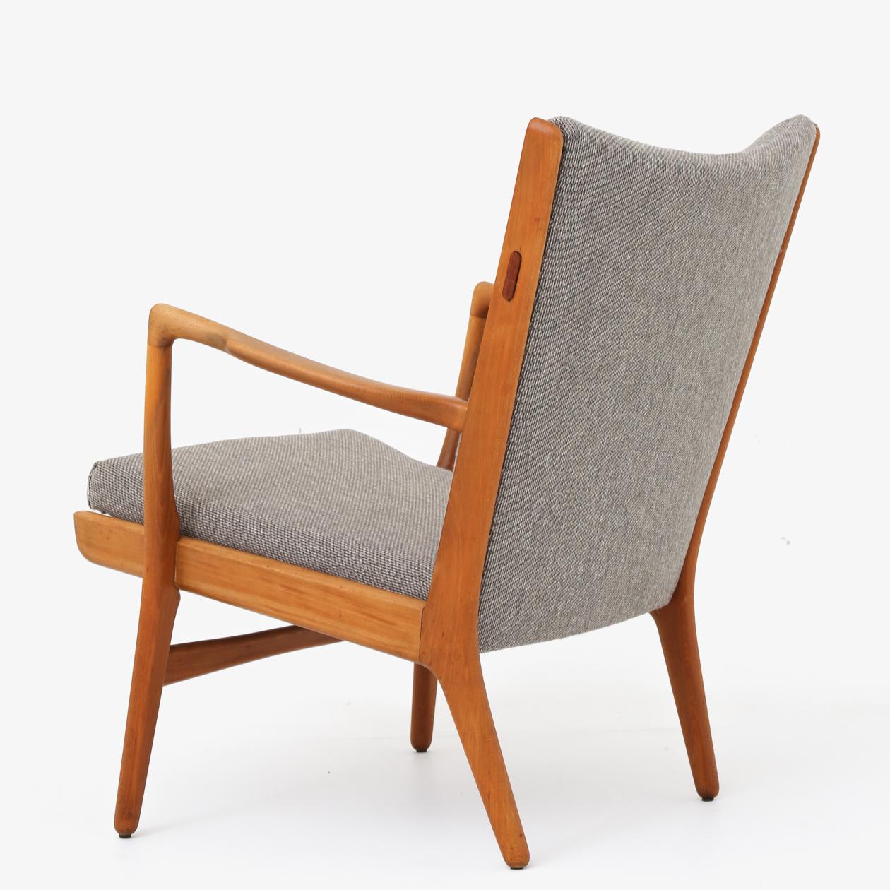 AP 16 - Easy chair with frame in patinated beech and new textile from Kjellerup Væveri (Color, colour code 10-103). Hans J. Wegner / AP Stolen.