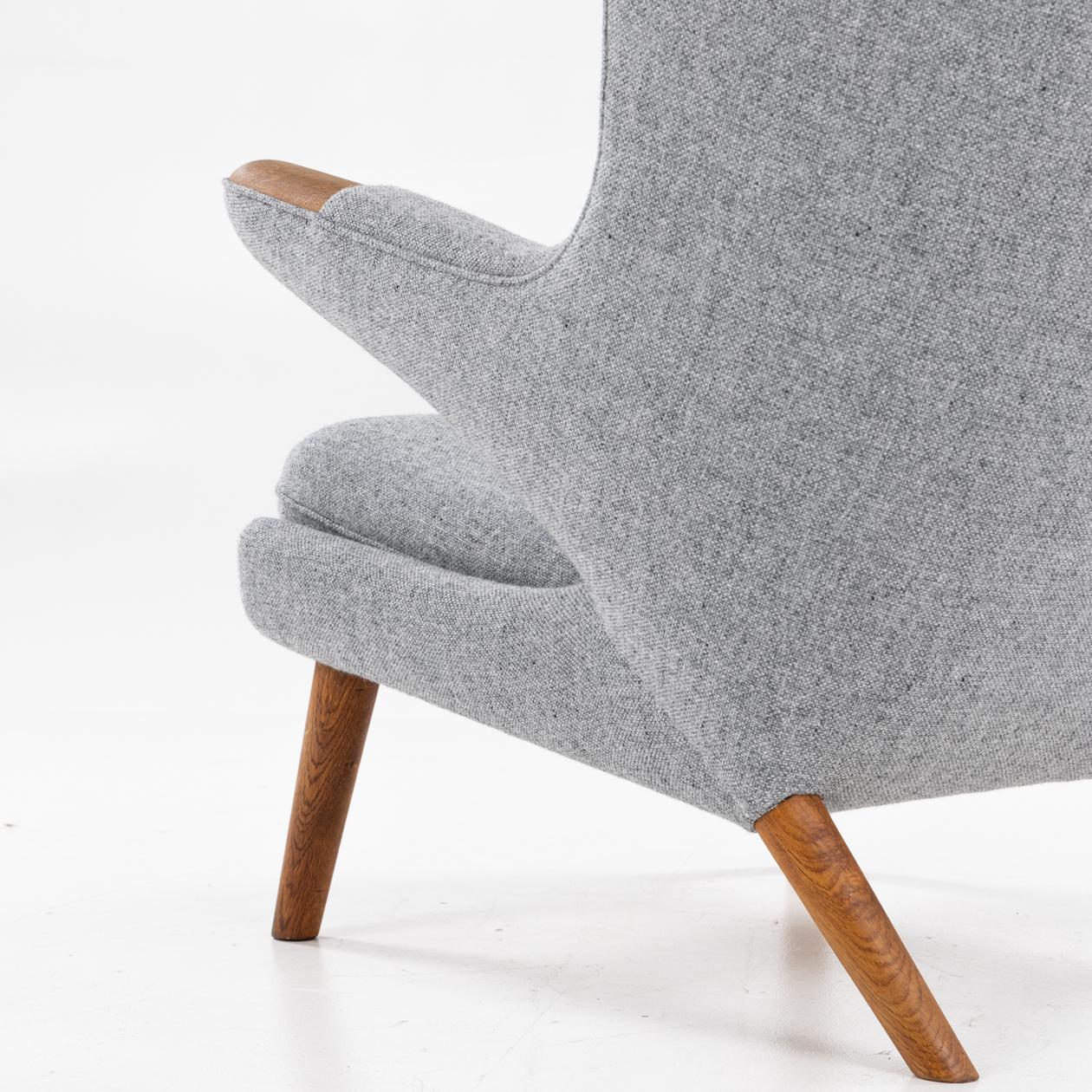 AP 19 - Papa Bear Chair in Hallingdal 65-wool. Hans J. Wegner / AP Stolen