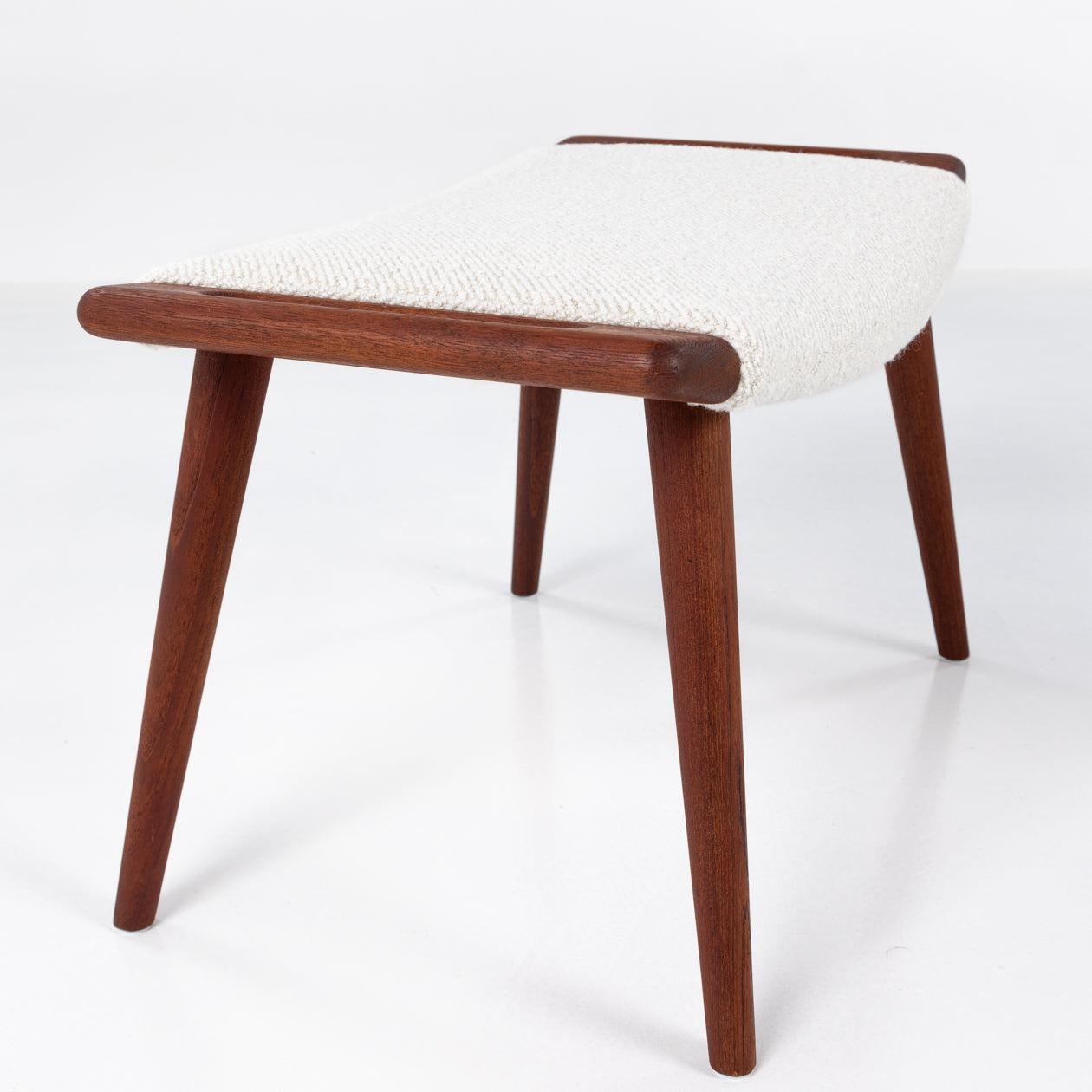 AP 19 - Papa Bear chair & stool in new fabric by Hans J. Wegner For Sale 3