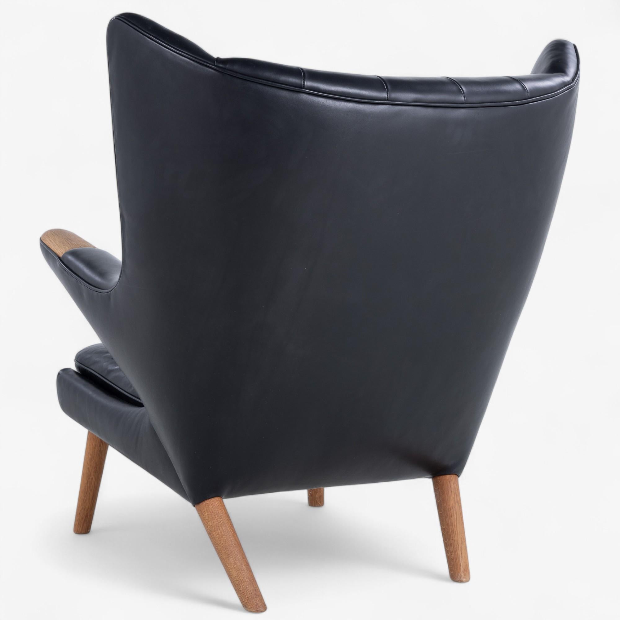 Danois AP 19 - Chaiseapa Bear avec tabouret de Hans J. Wegner