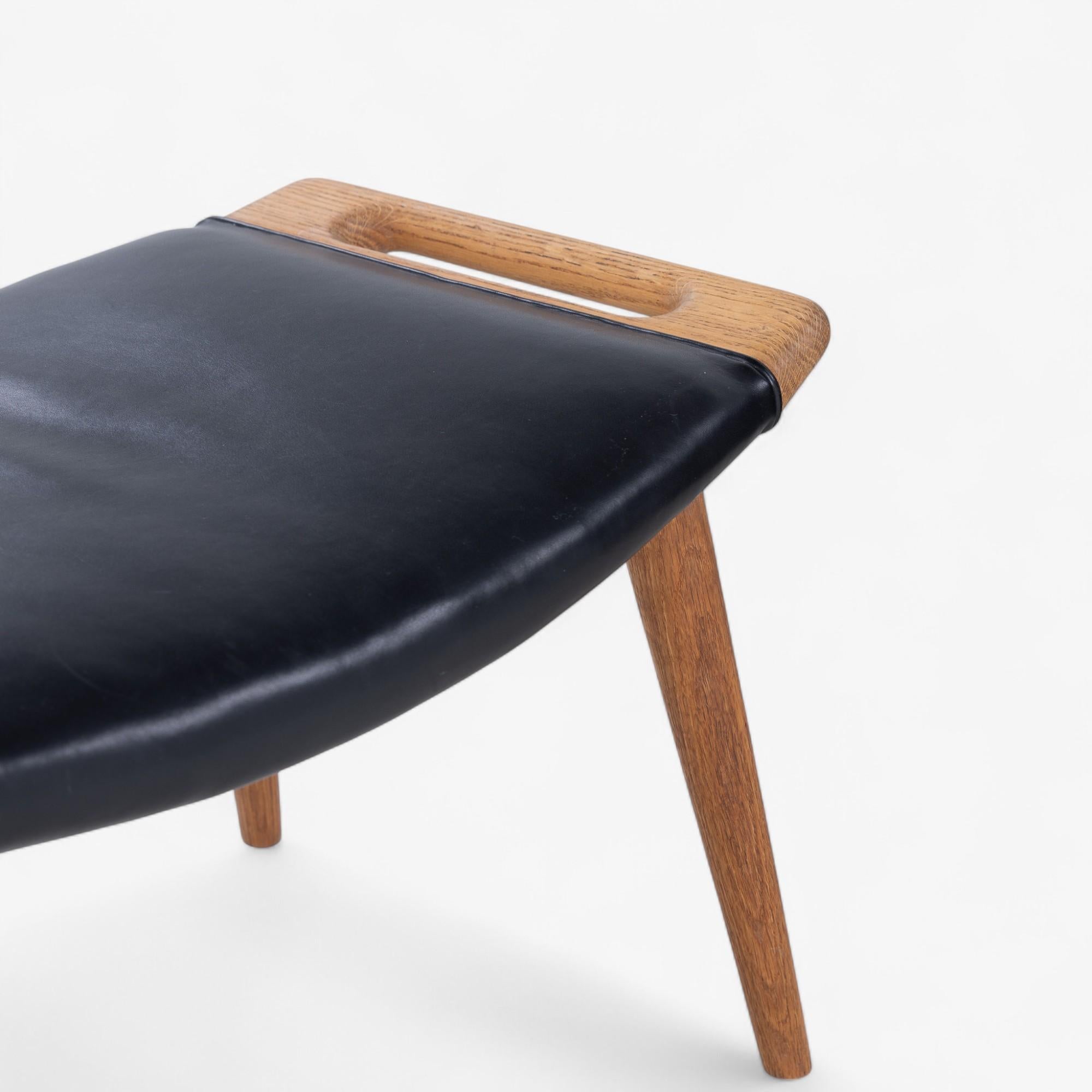 AP 19 - Chaiseapa Bear avec tabouret de Hans J. Wegner 1