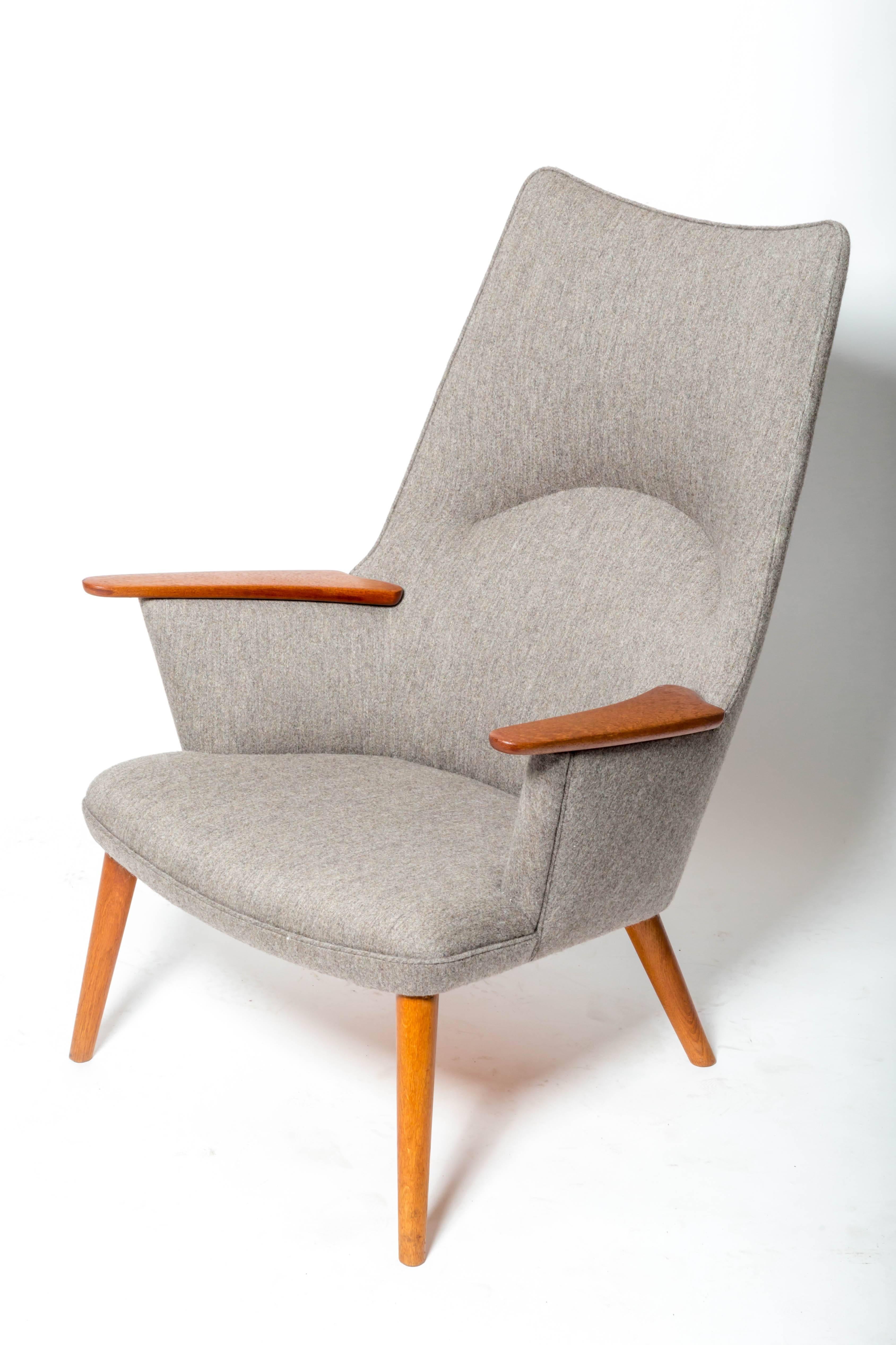 Hans J. Wegner AP-27 Lounge Chairs for A.P. Stolen, Denmark, 1954

They are in a heathered grey wool upholstery. 2 are available.


 