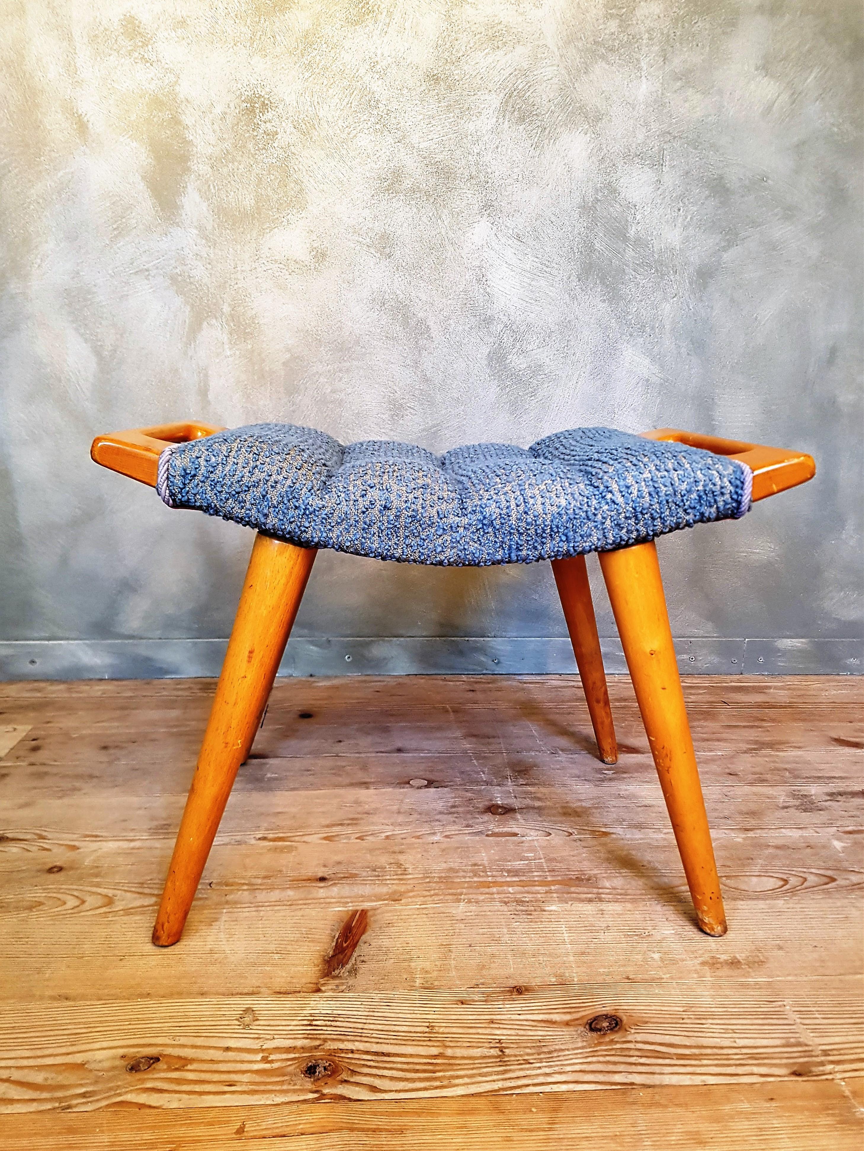 This version of the ottoman from the famous Papa Bear chairs, by Hans J. Wegner, has a soft wool fabric with cross seams. This item has no defects, but it may show slight traces of use.
 