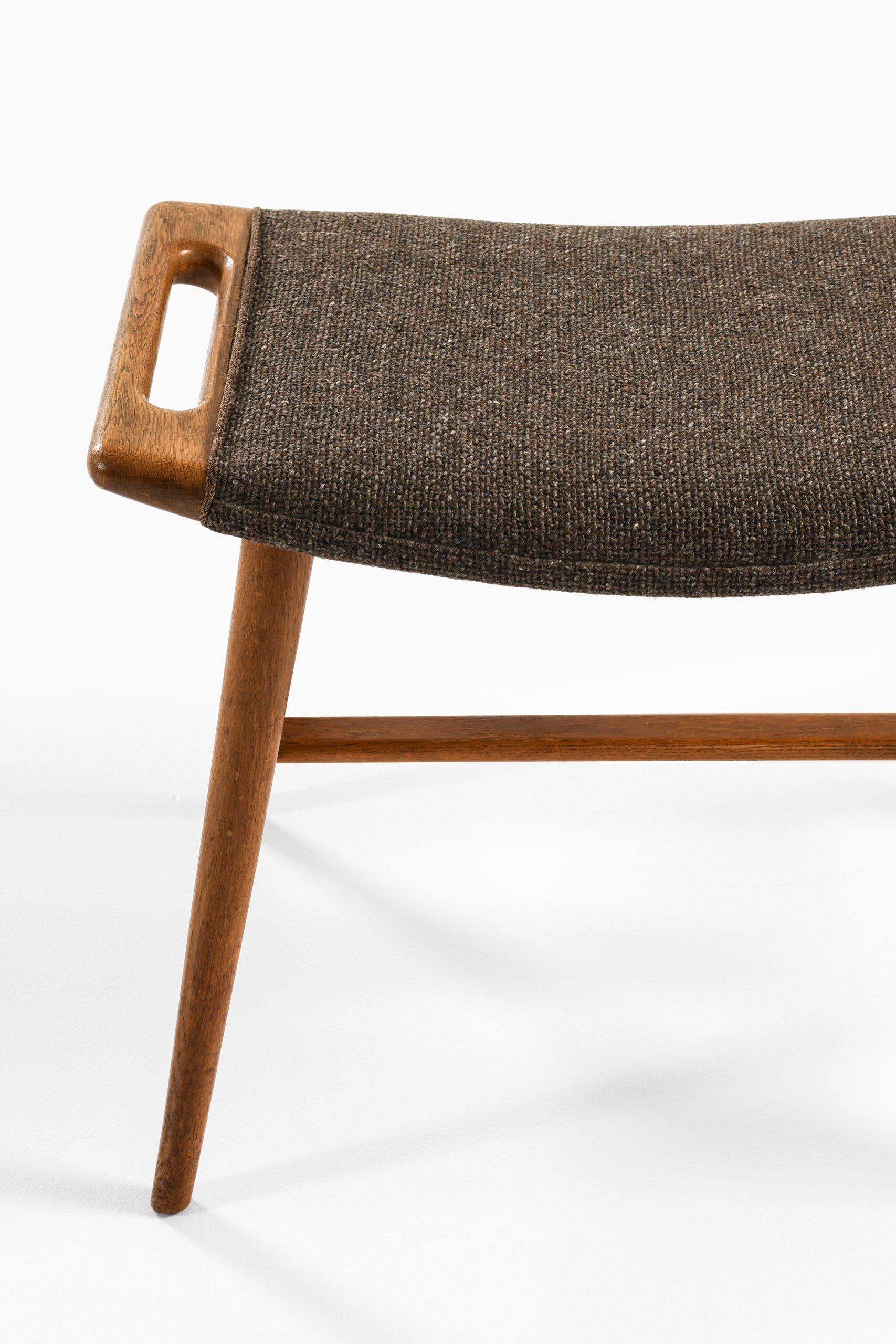 Sgabello per pianoforte AP-30 in Oak e tessuto originale di Hans J. Wegner, 1957

Informazioni aggiuntive:
Materiale: Oak e Fabrice
Stile: Metà secolo, Scandinavo
Sgabello 
Prodotto da P & A. Rubato in Danimarca
Dimensioni: 
(L x P x A): 70 x 42 x