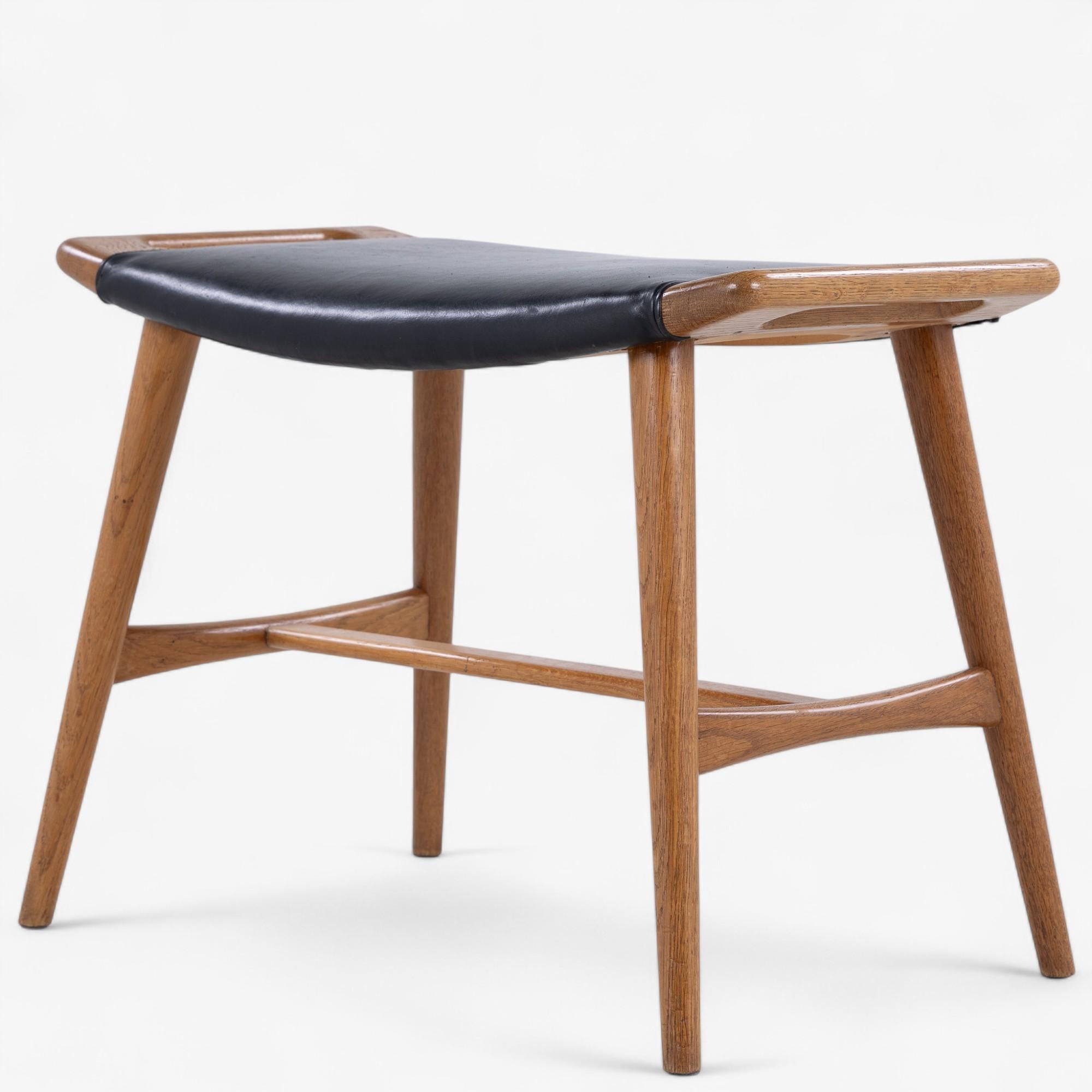 Mid-Century moderno AP 30 - Sgabello per pianoforte in Oak di Hans J. Wegner in vendita