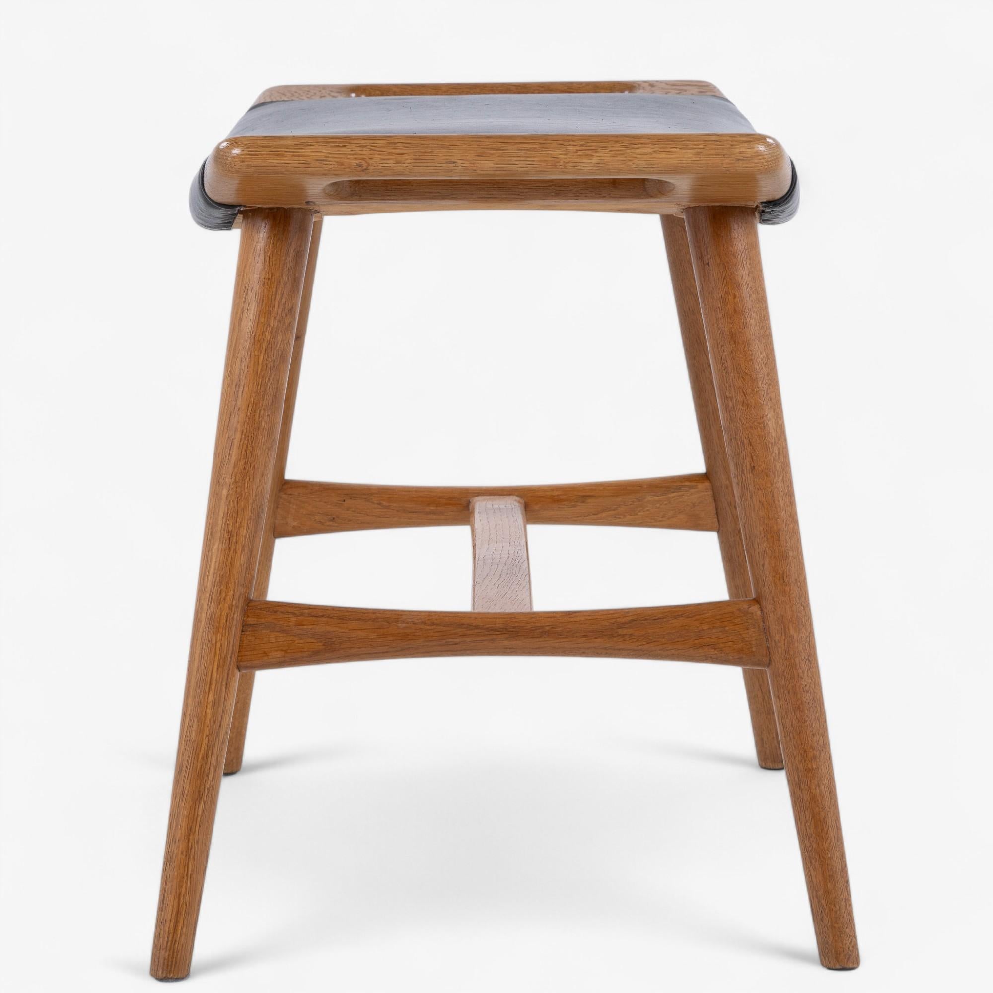Danese AP 30 - Sgabello per pianoforte in Oak di Hans J. Wegner in vendita