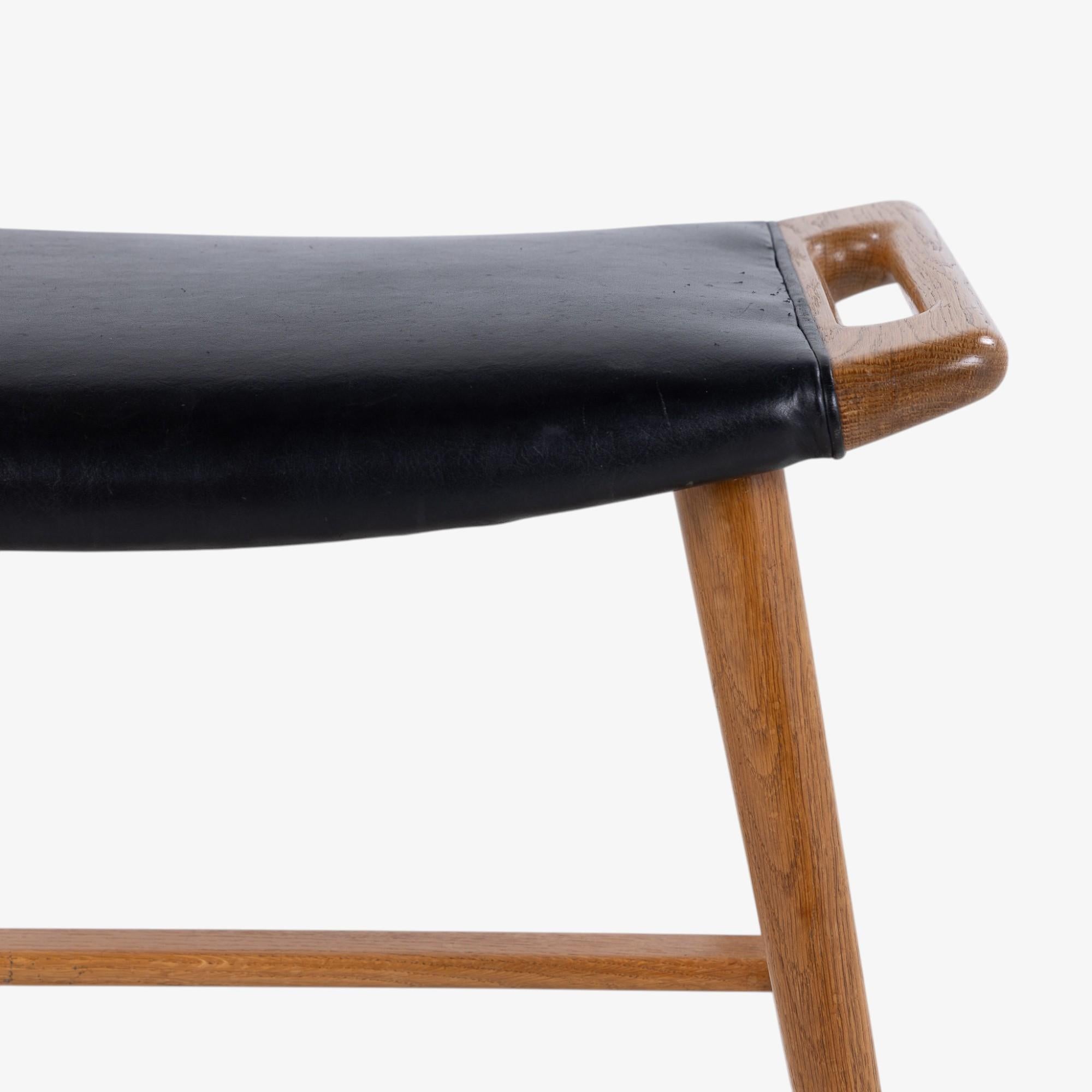 XX secolo AP 30 - Sgabello per pianoforte in Oak di Hans J. Wegner in vendita