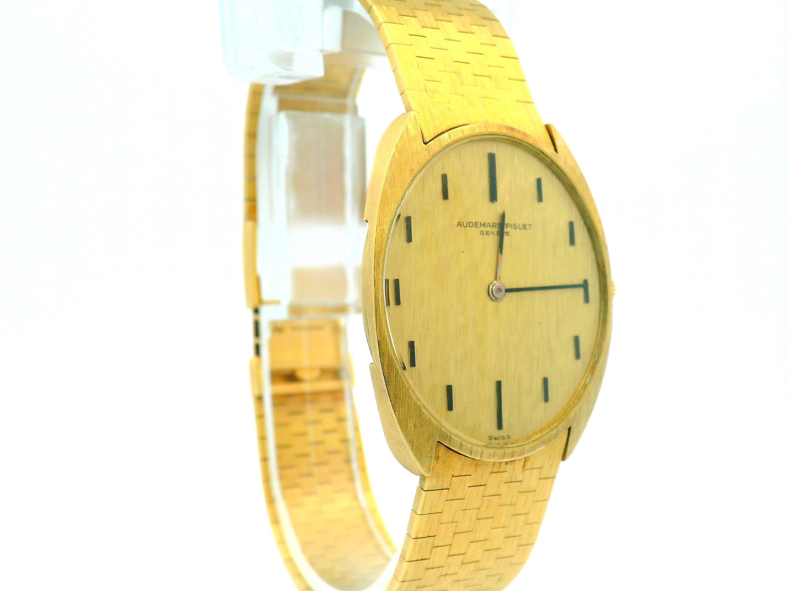 AP Ellipse 18k Brick Bracelet Vertical Dash Markers W/Box In Excellent Condition In Great Neck Plaza, NY
