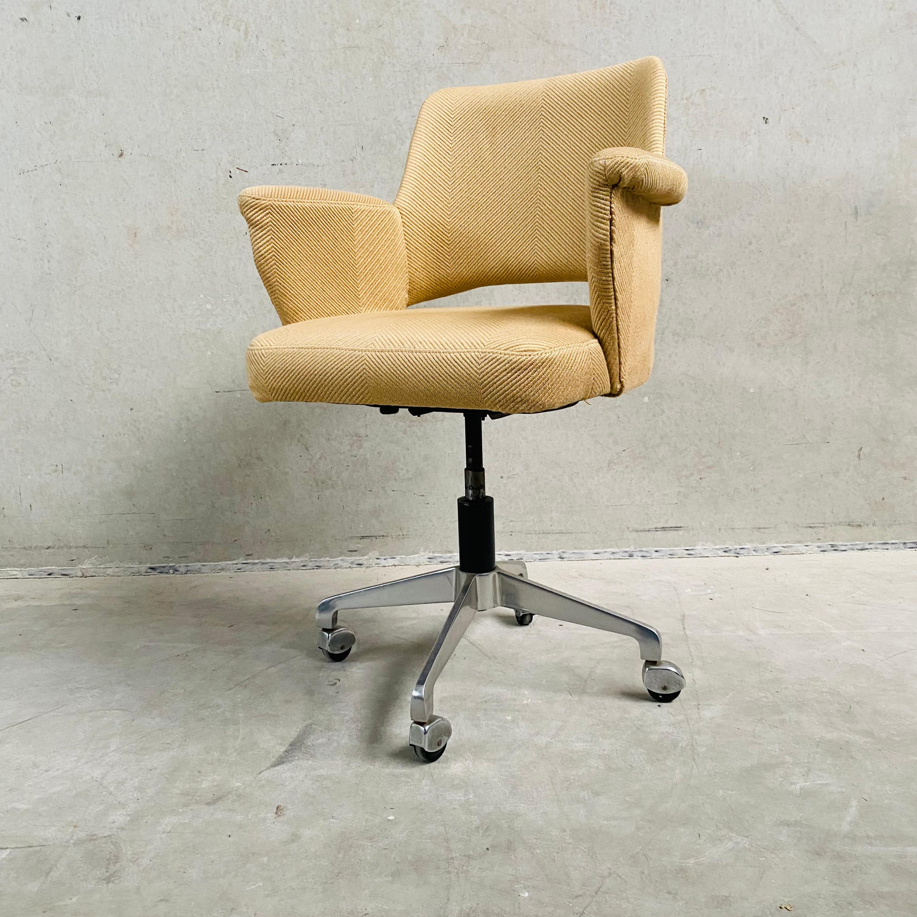 AP Originals Swiffle Desk Chair by Hein Salomonson 1960 In Good Condition For Sale In DE MEERN, NL