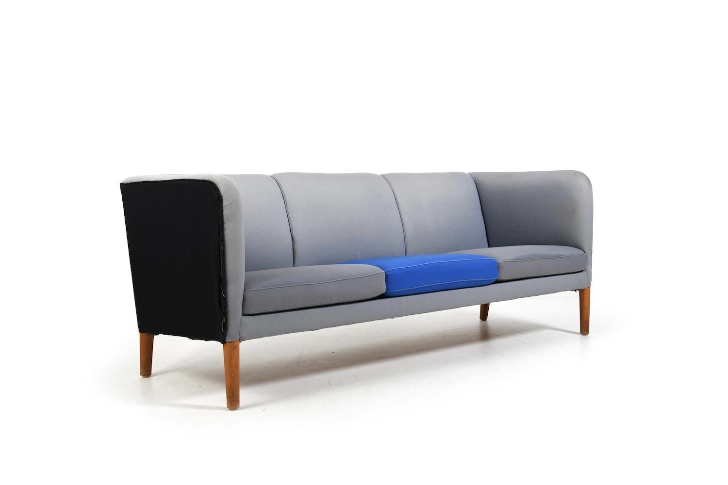 Scandinavo moderno Divano AP18 di Hans J. Wegner per AP Stolen 1950 in vendita