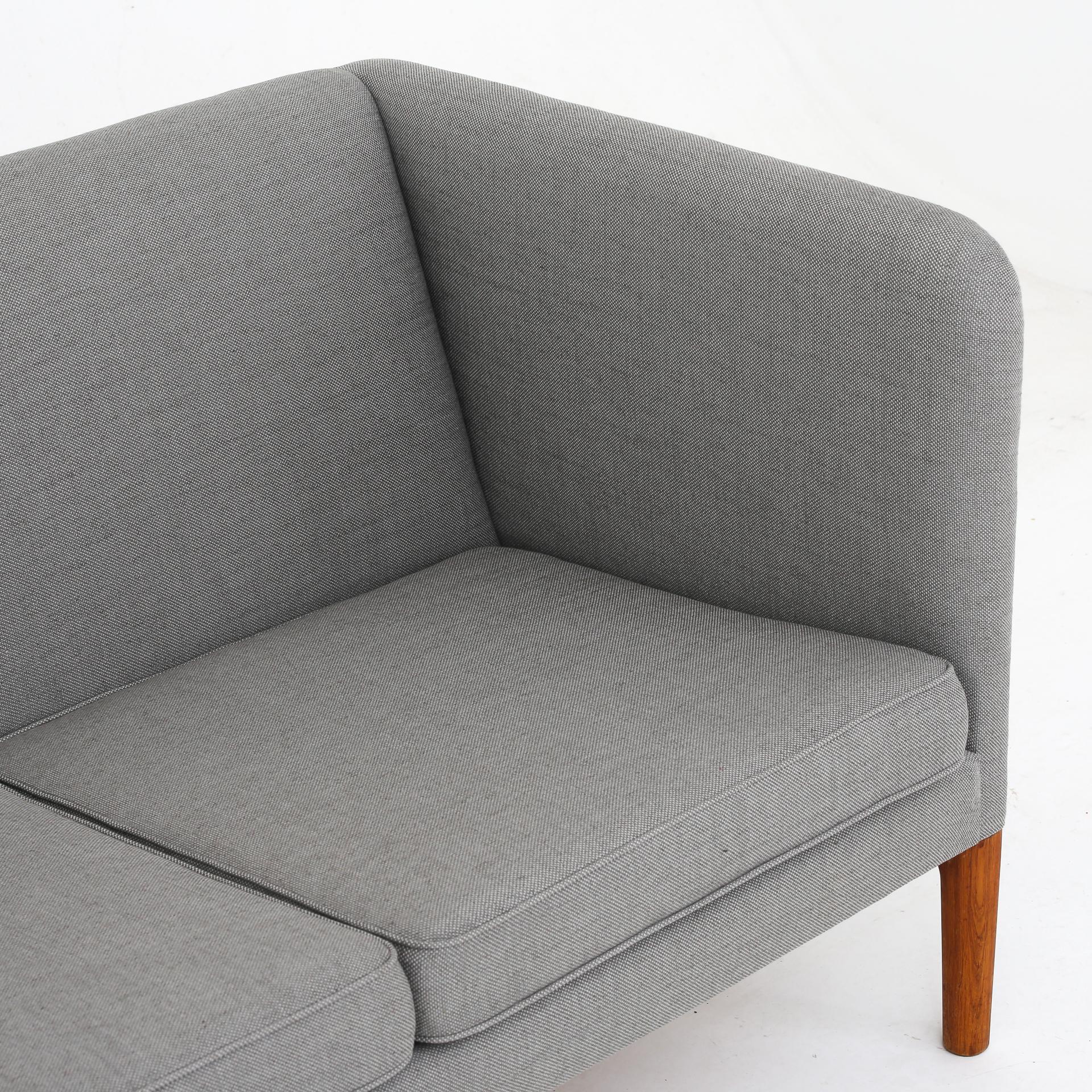 Ap18s Sofa by Hans J. Wegner In Good Condition For Sale In Copenhagen, DK