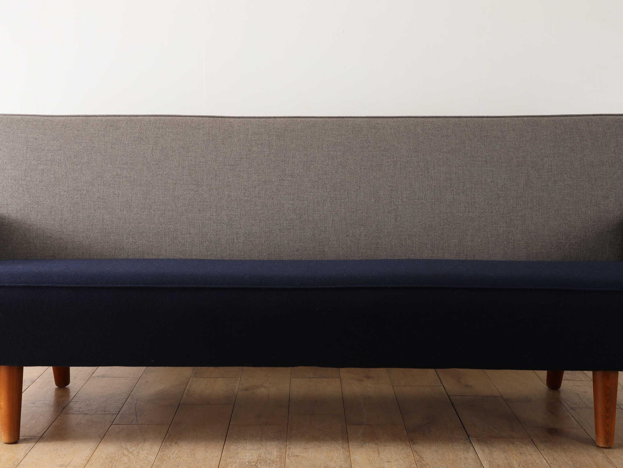 Sofá AP32 de Hans J. Wegner en venta 9