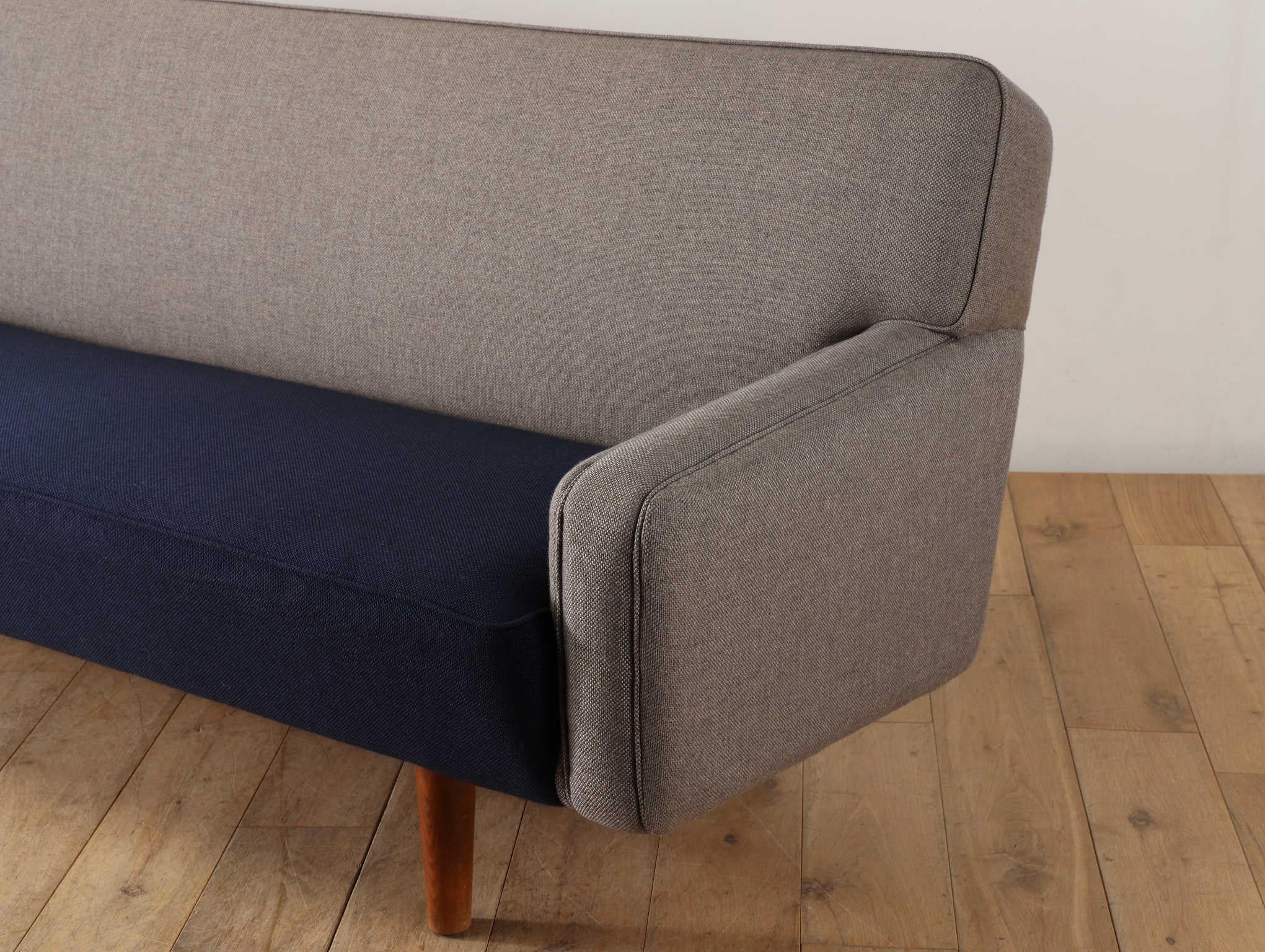 Sofá AP32 de Hans J. Wegner finales del siglo XX en venta