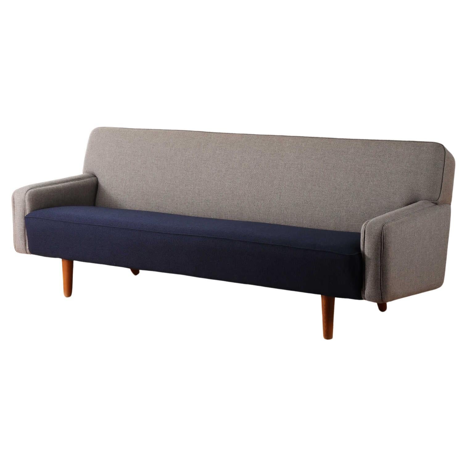 AP32 Sofa by Hans J. Wegner