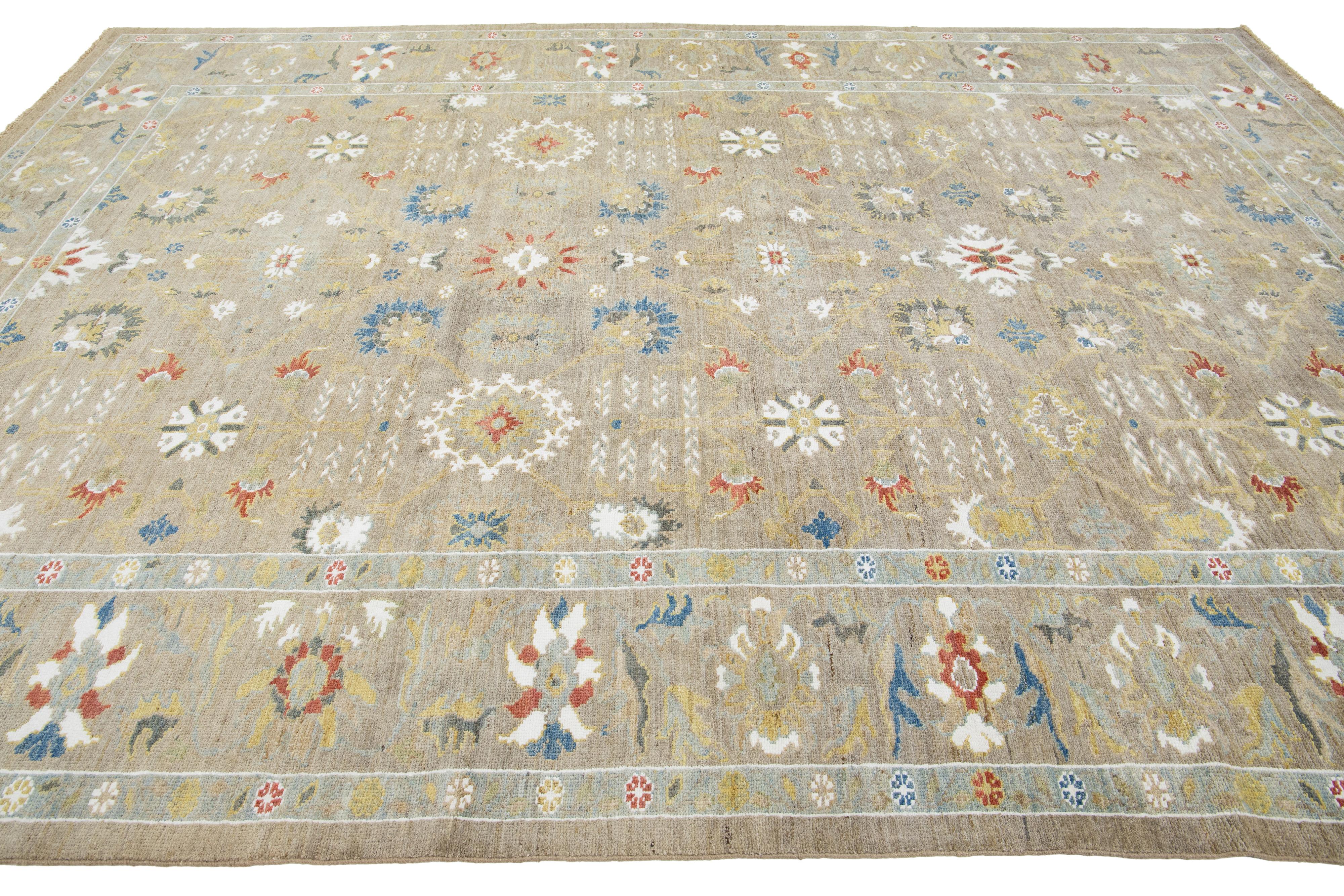 Tappeto moderno in lana Sultanabad Rugs di Apadana fatto a mano in beige in vendita 1