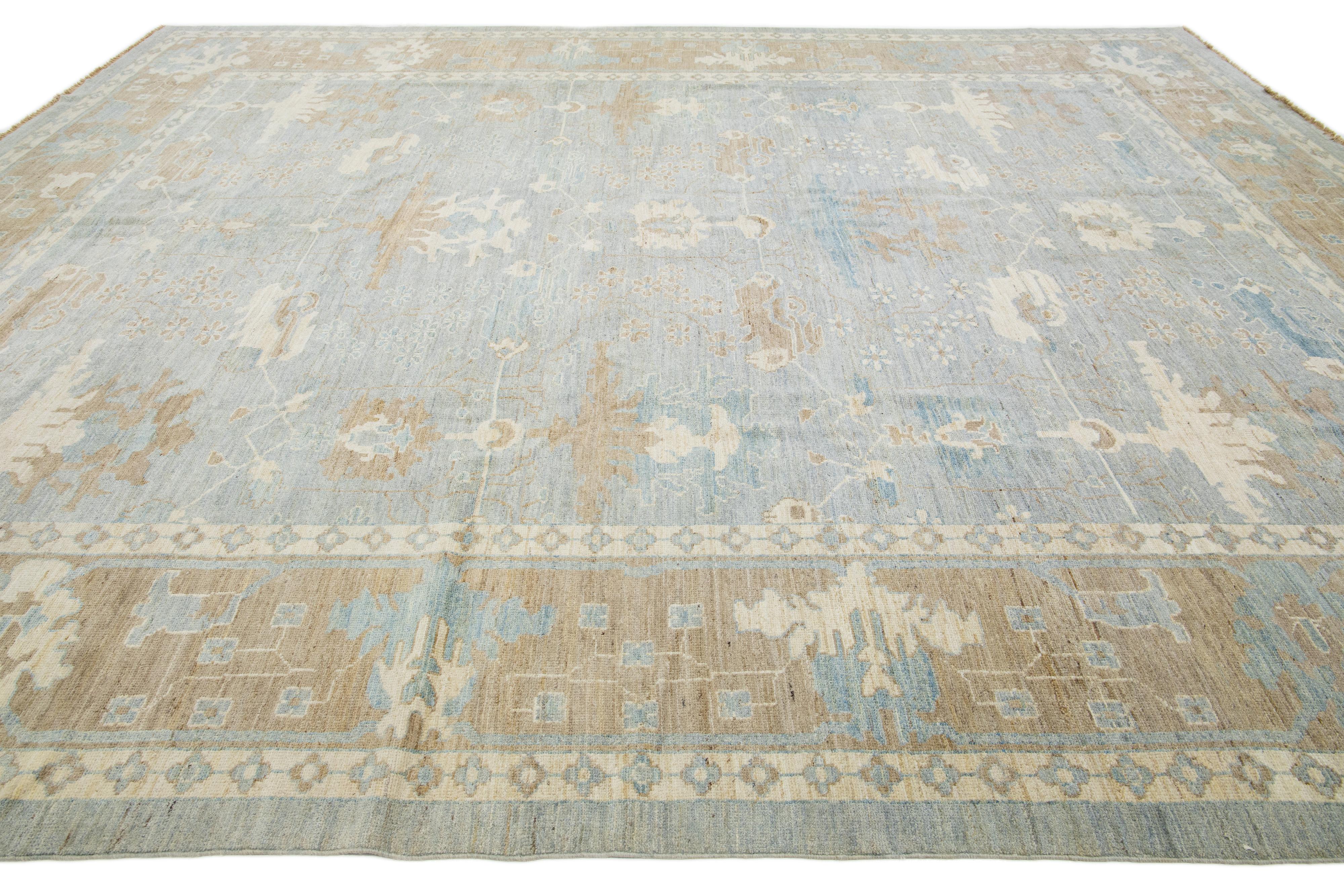 Apadana's Allover Moderner Sultanabad-Wollteppich in Hellblau, handgefertigt im Angebot 1
