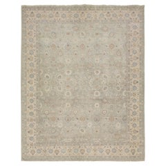 Apadana's Artisan Collection Grauer handgefertigter, geblümter, indischer Teppich aus Wolle