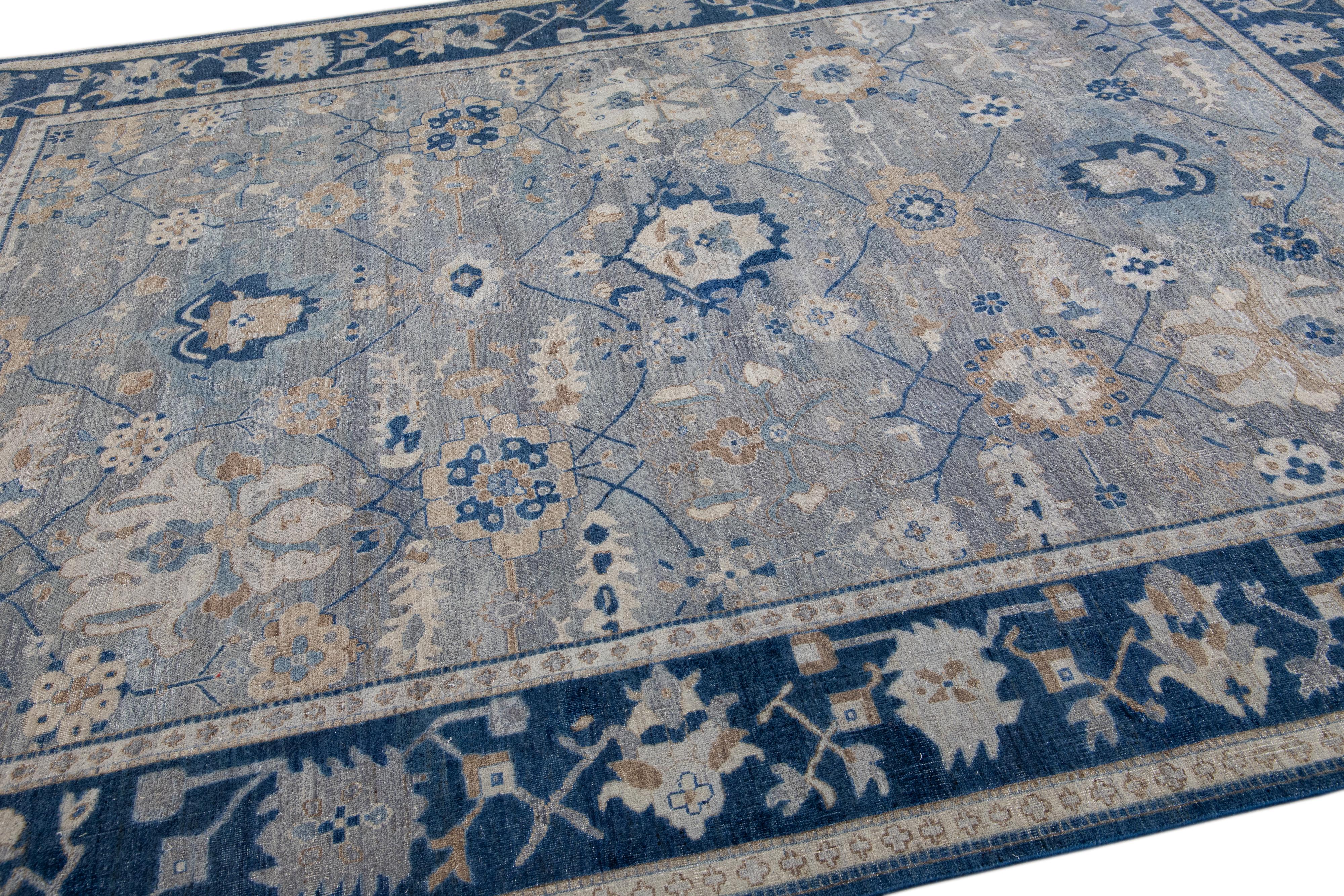 Lana Tappeto in lana floreale grigio fatto a mano della Collezione Artigianale di Apadana in vendita