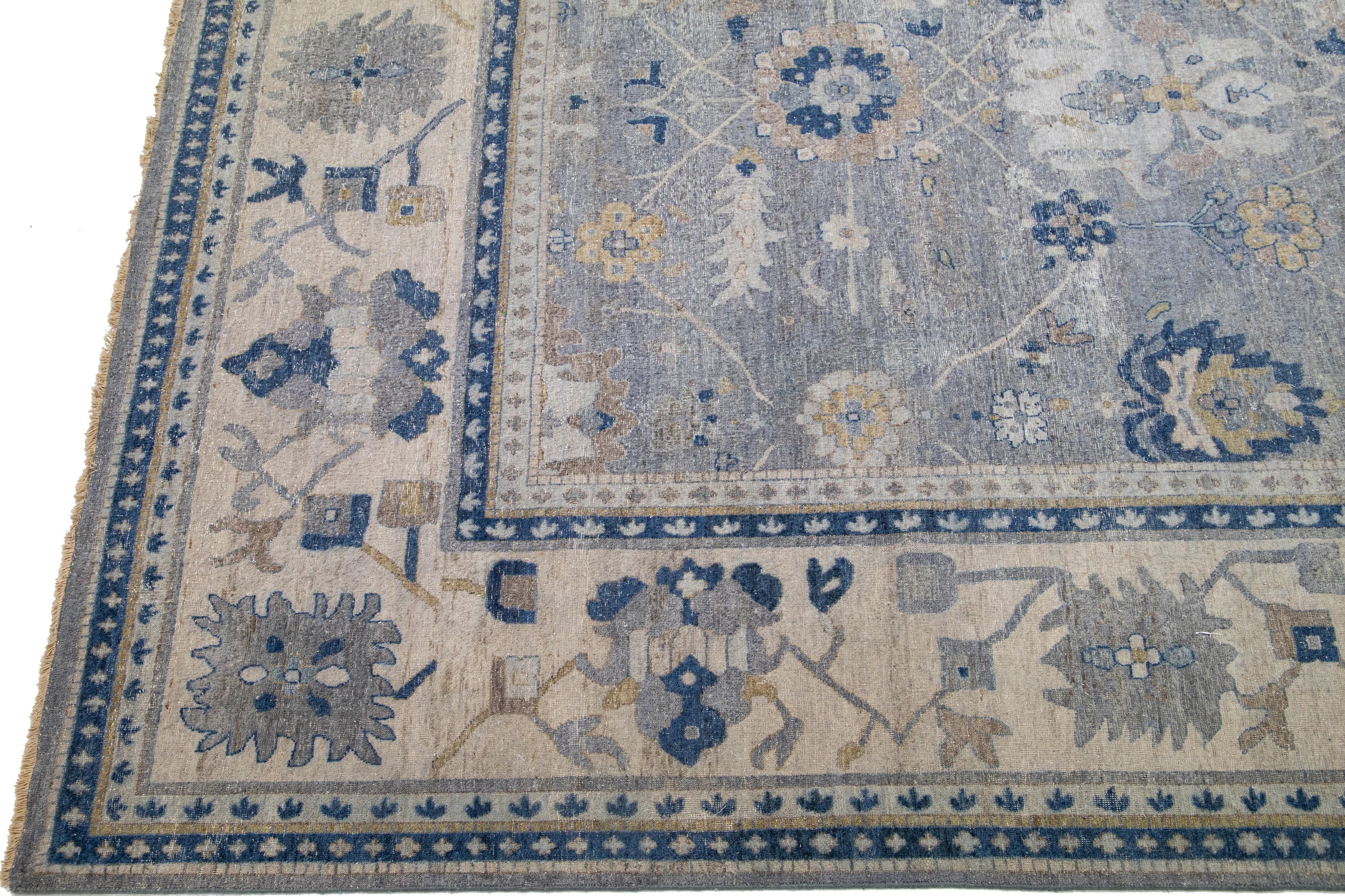 Apadana's Artisan Collection Handgefertigter Allover-Teppich aus grauer Wolle (Indisch) im Angebot