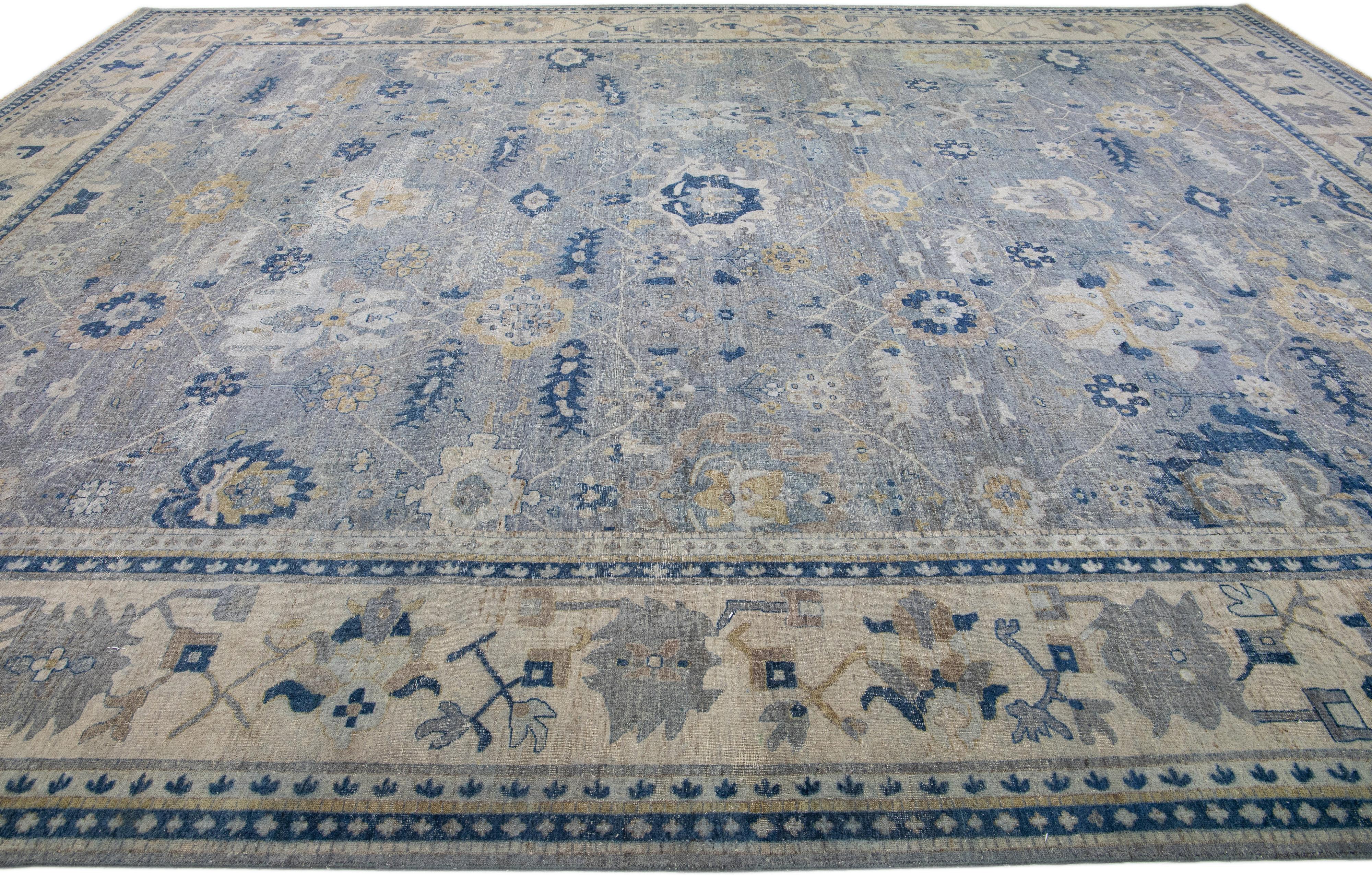Apadana's Artisan Collection Handgefertigter Allover-Teppich aus grauer Wolle (Handgeknüpft) im Angebot