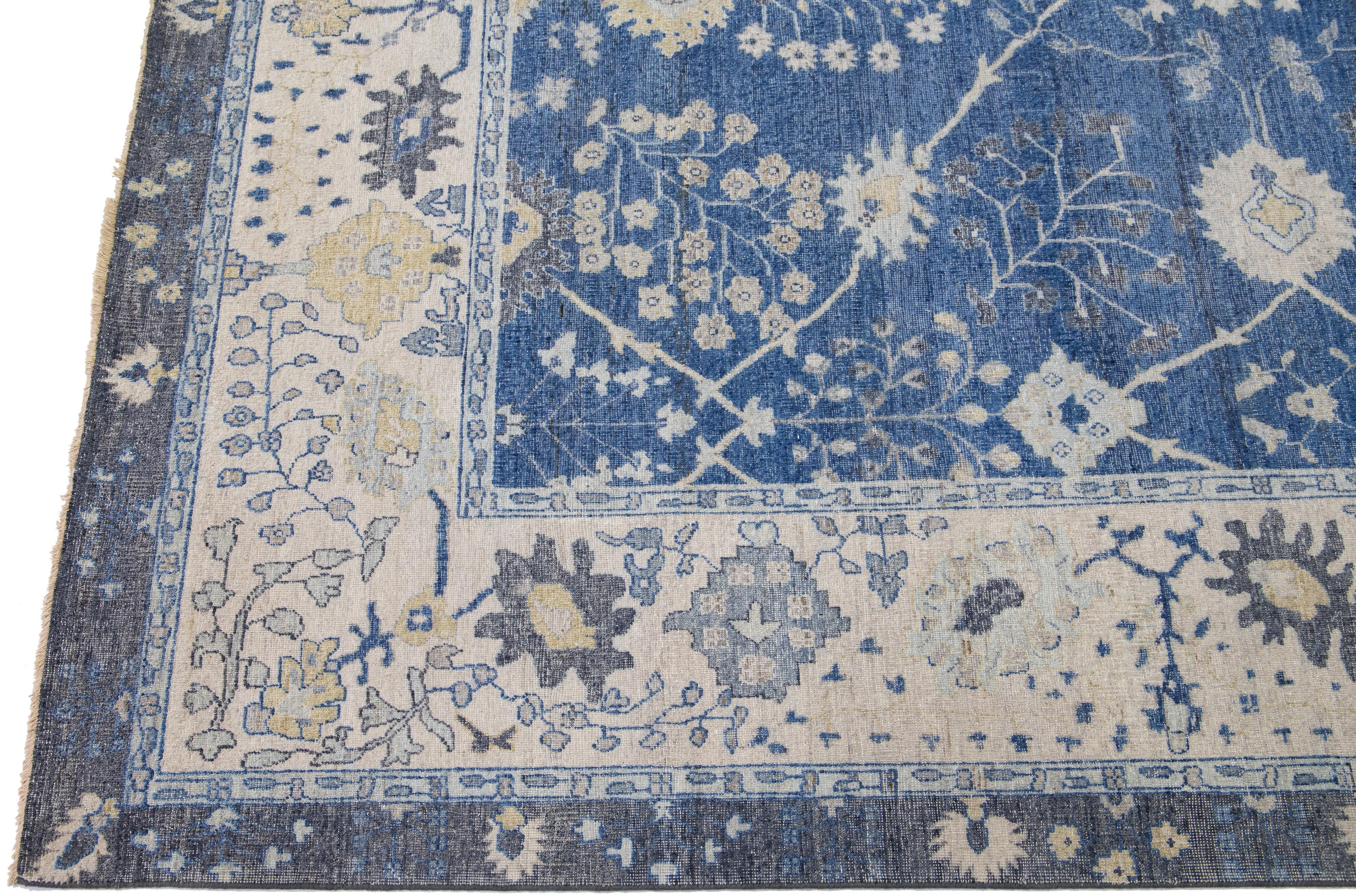 Apadana's Artisan Collection Handgefertigter blauer Wollteppich (Indisch) im Angebot