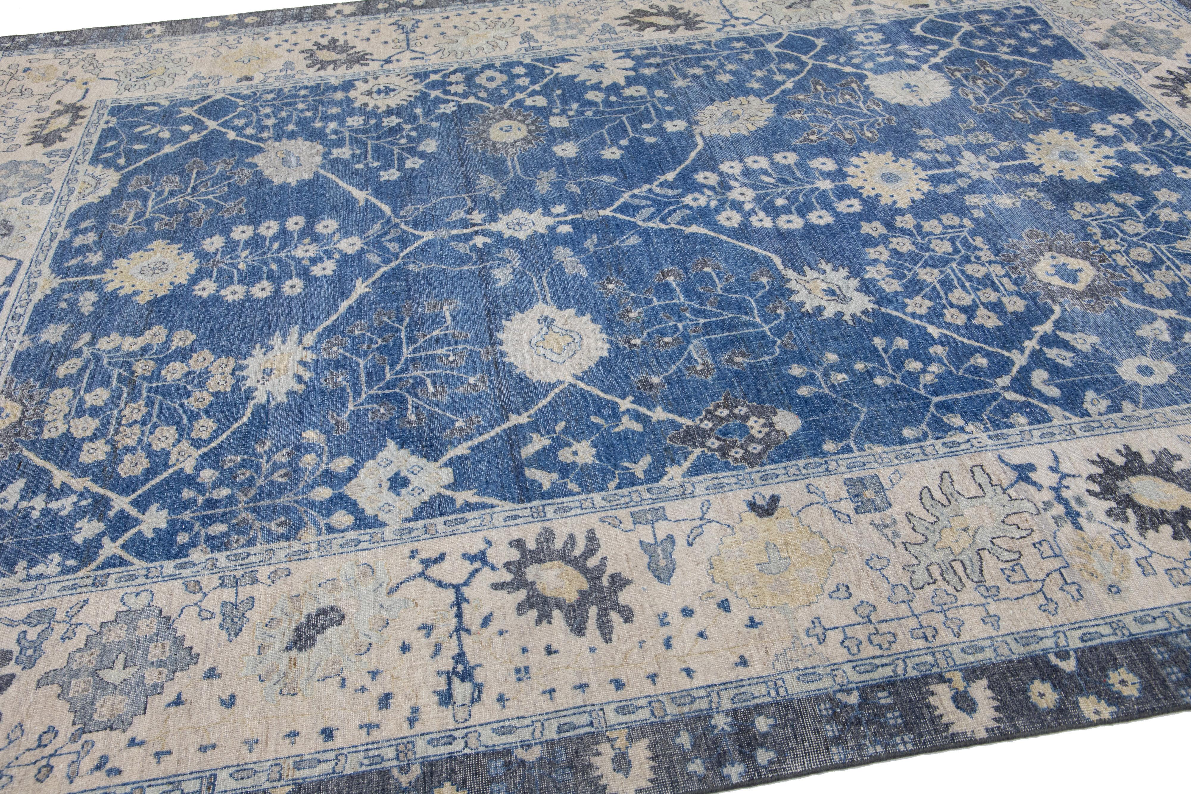 Apadana's Artisan Collection Handgefertigter blauer Wollteppich (21. Jahrhundert und zeitgenössisch) im Angebot
