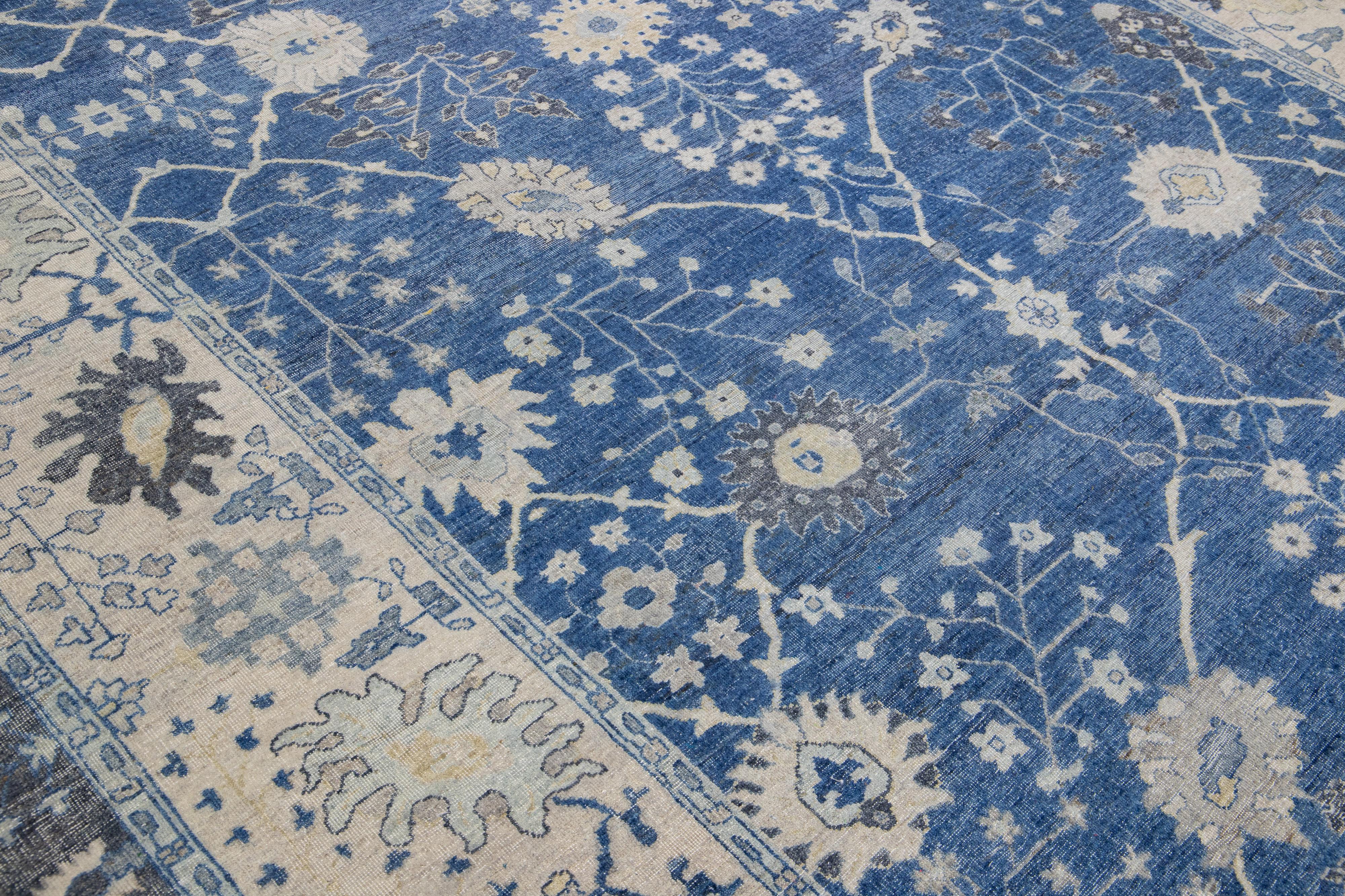 Apadana's Artisan Collection Handgefertigter blauer Wollteppich im Angebot 1