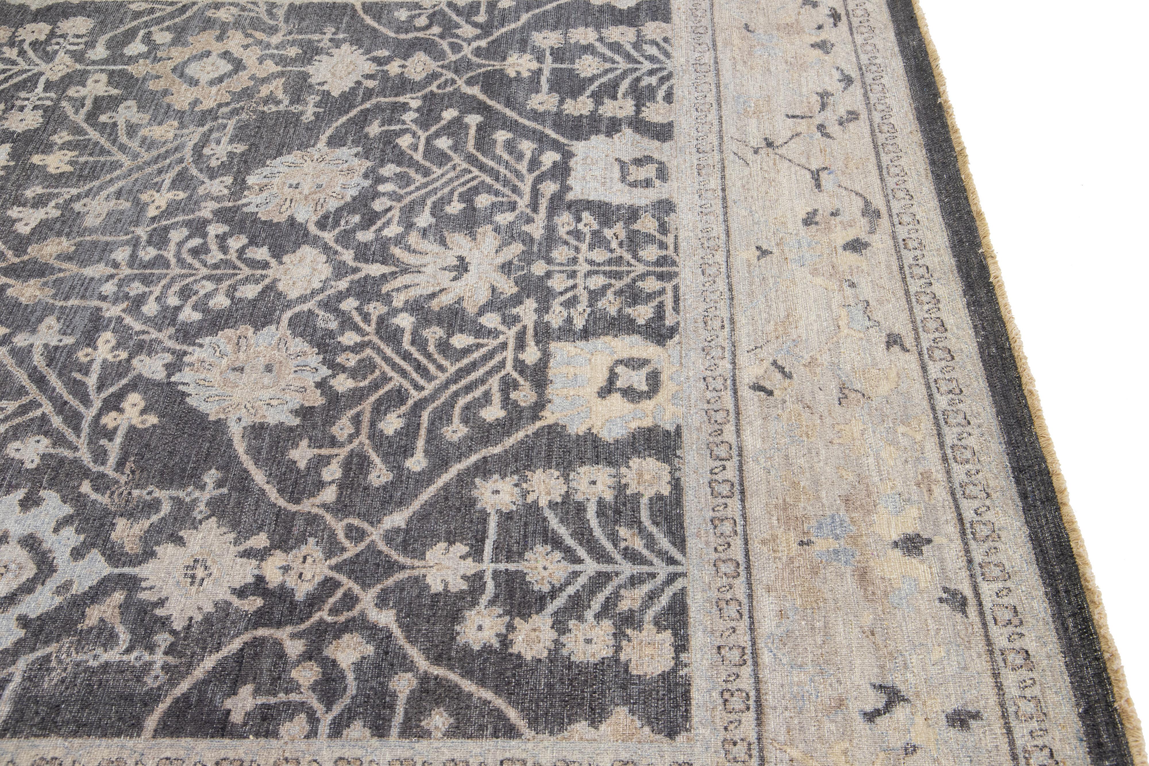Laine Tapis en laine Apadana de la collection artisanale fait à la main à motif de charbon de bois sur toute sa surface en vente