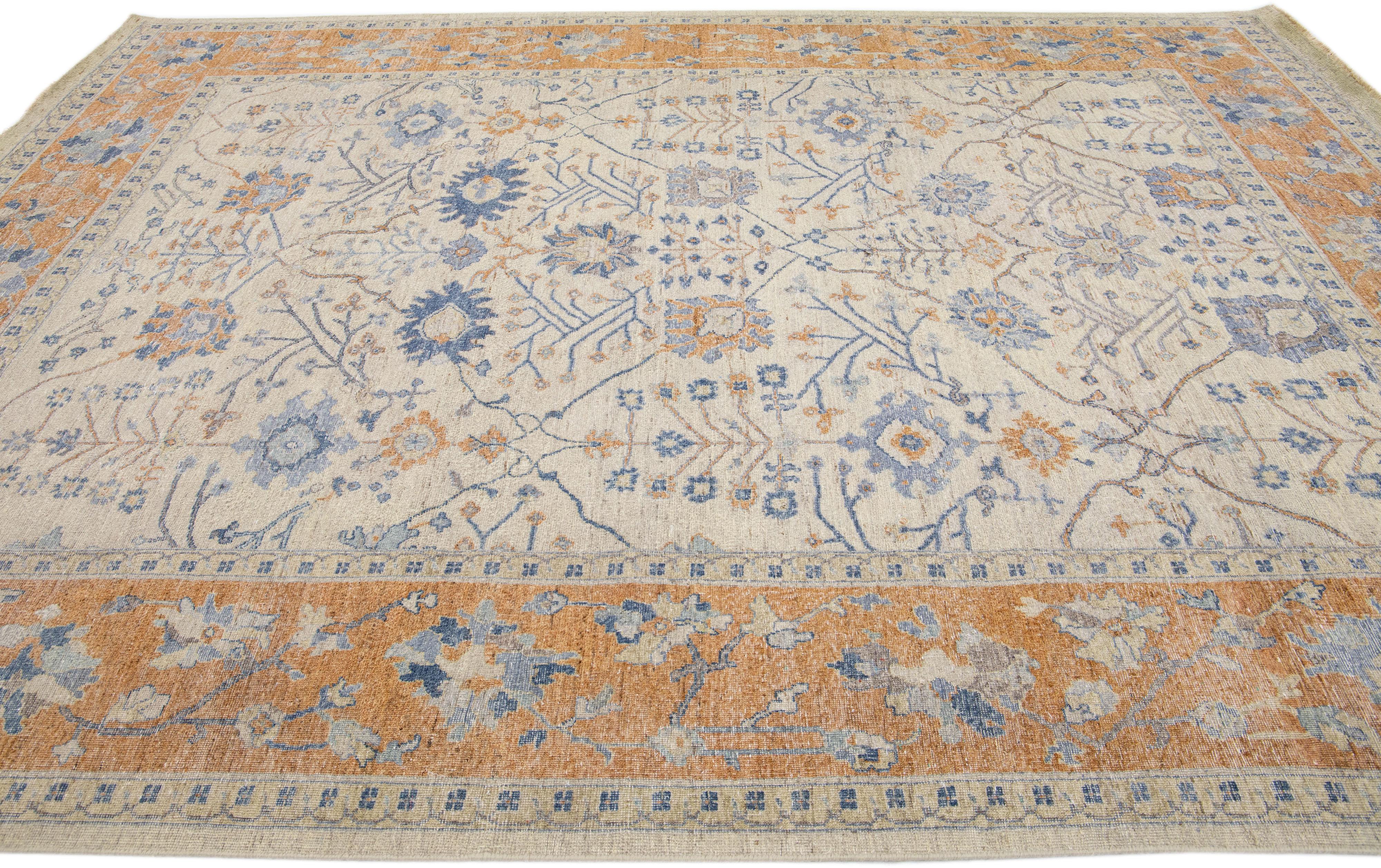 Apadana's Artisan Collection Handgefertigter, geblümter Teppich aus beiger und orangefarbener Wolle im Zustand „Neu“ im Angebot in Norwalk, CT
