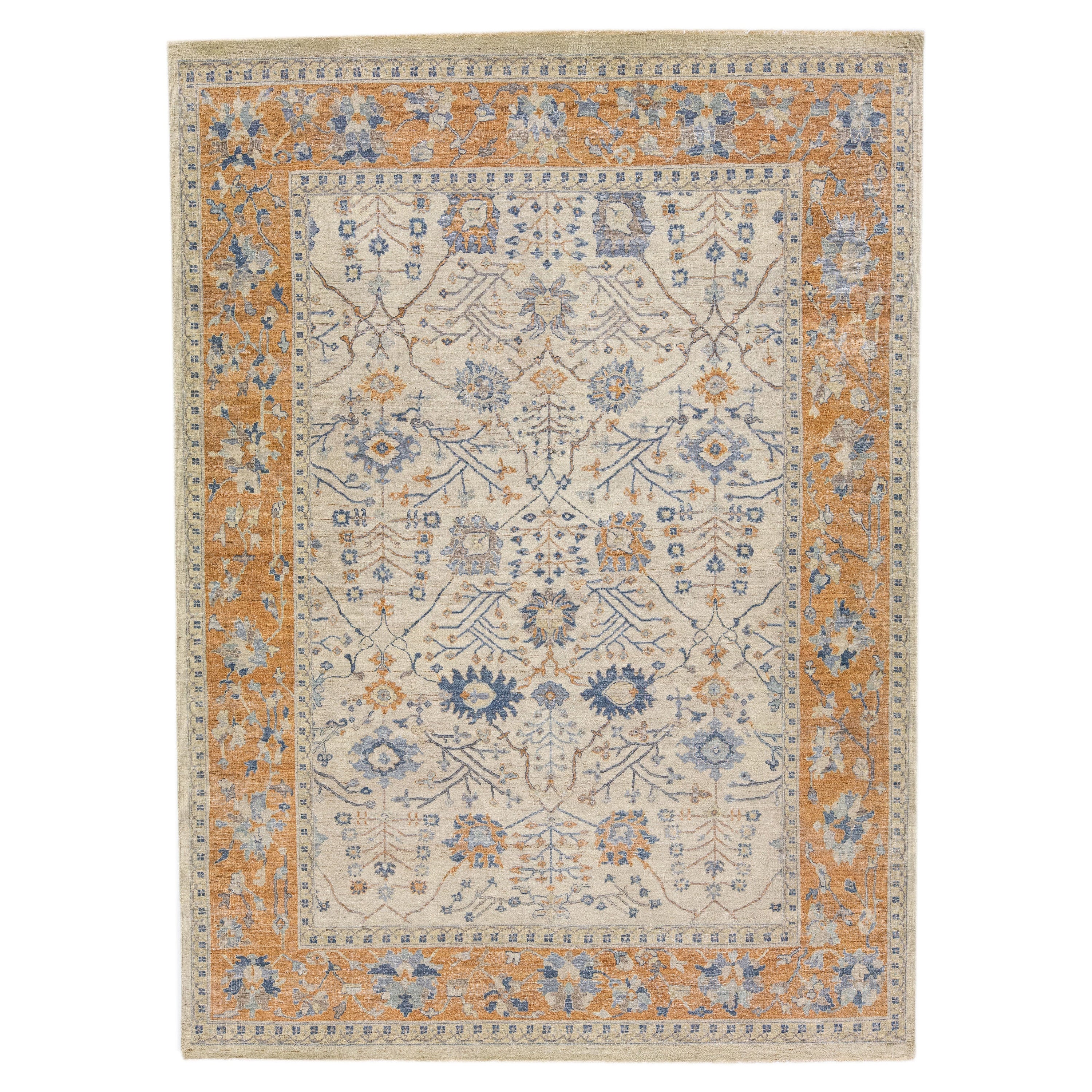 Tapis en laine beige et orange de la collection artisanale Apadana, fait à la main et à motifs floraux