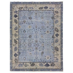 Tapis en laine indienne à fleurs Apadana's Artisan Collection fait à la main en bleu clair