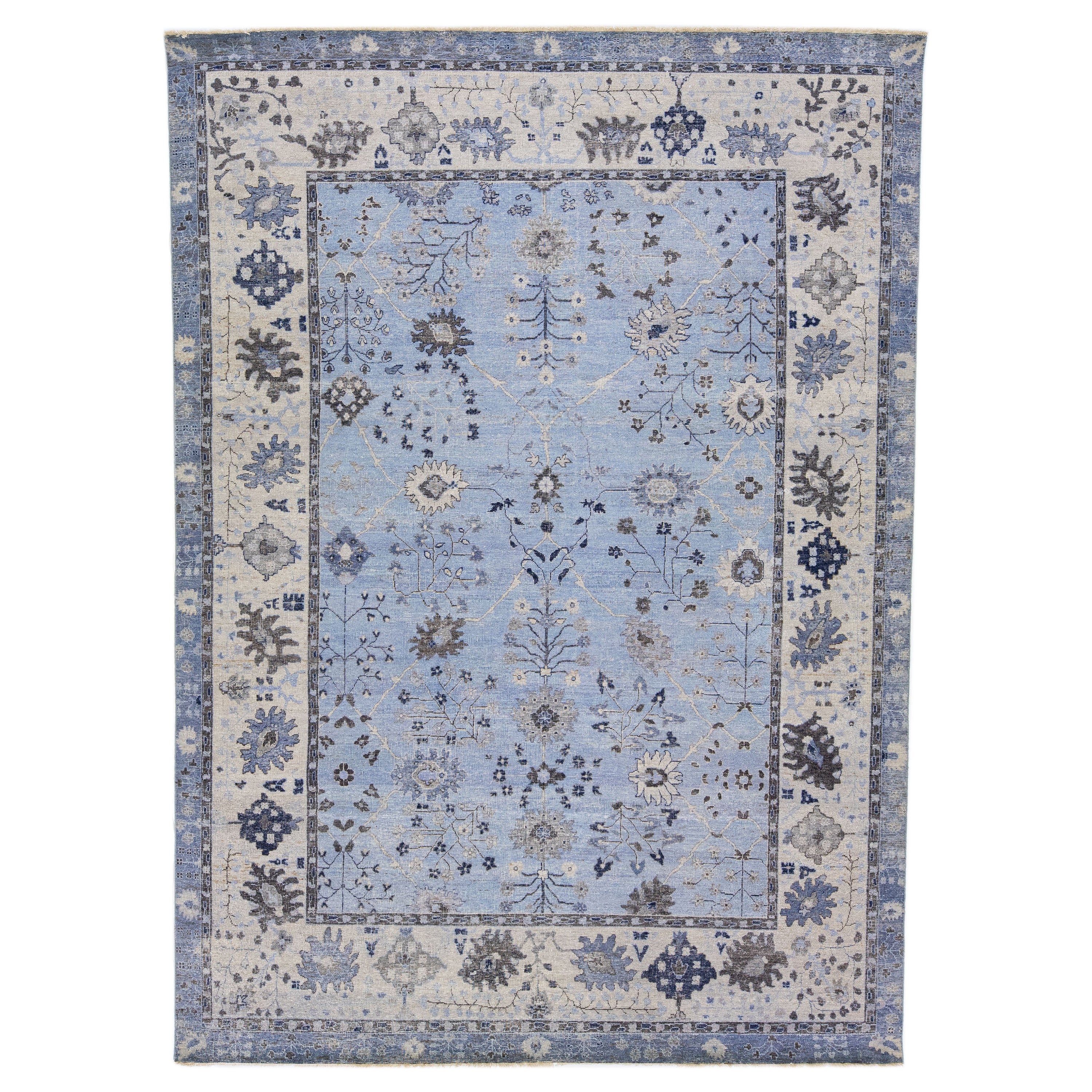 Apadana's Artisan Collection Handgefertigter hellblauer indischer Wollteppich mit Blumenmuster