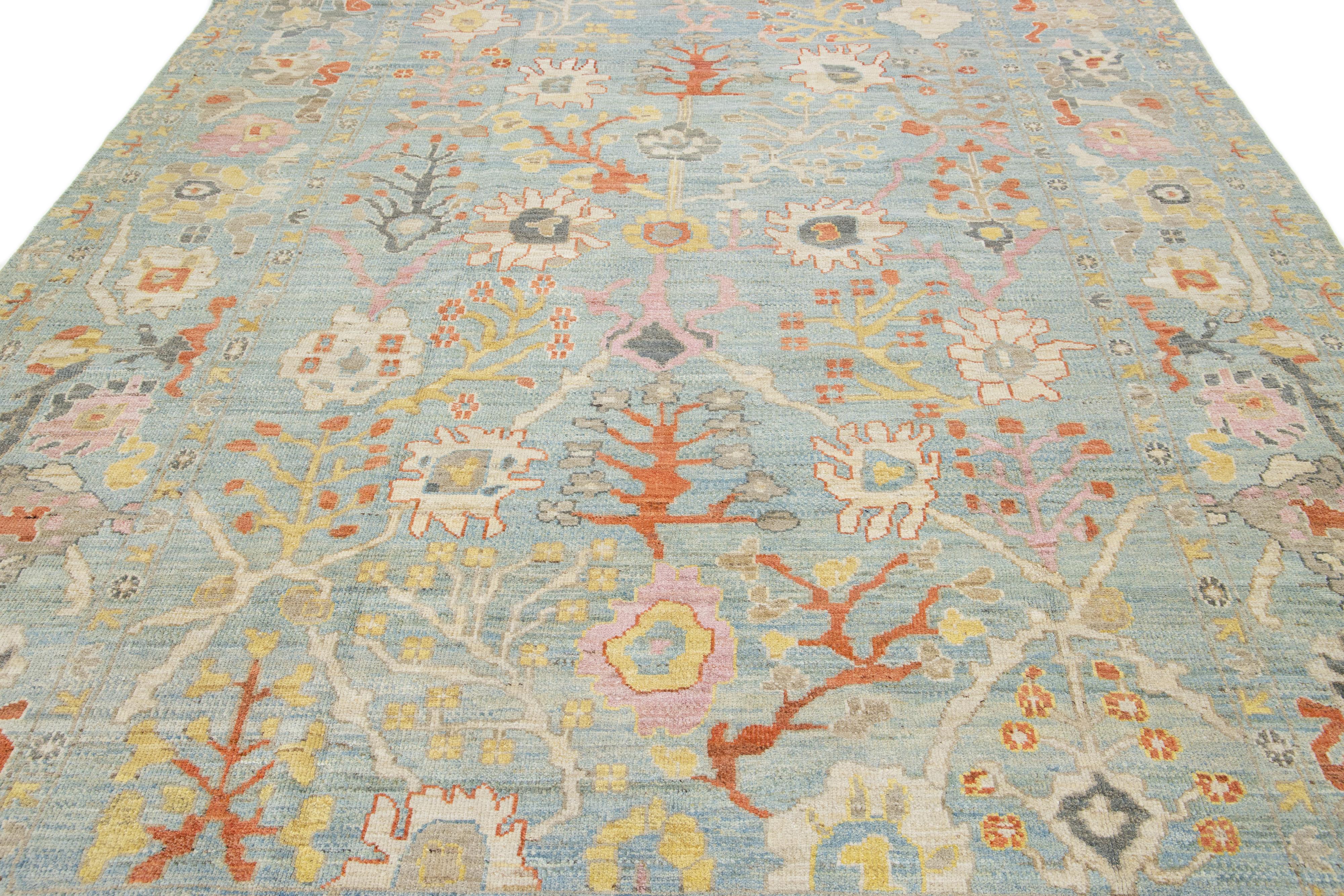 Apadana's Contemporary Designed Sultanabad Wollteppich Handgefertigt In Hellblau (21. Jahrhundert und zeitgenössisch) im Angebot