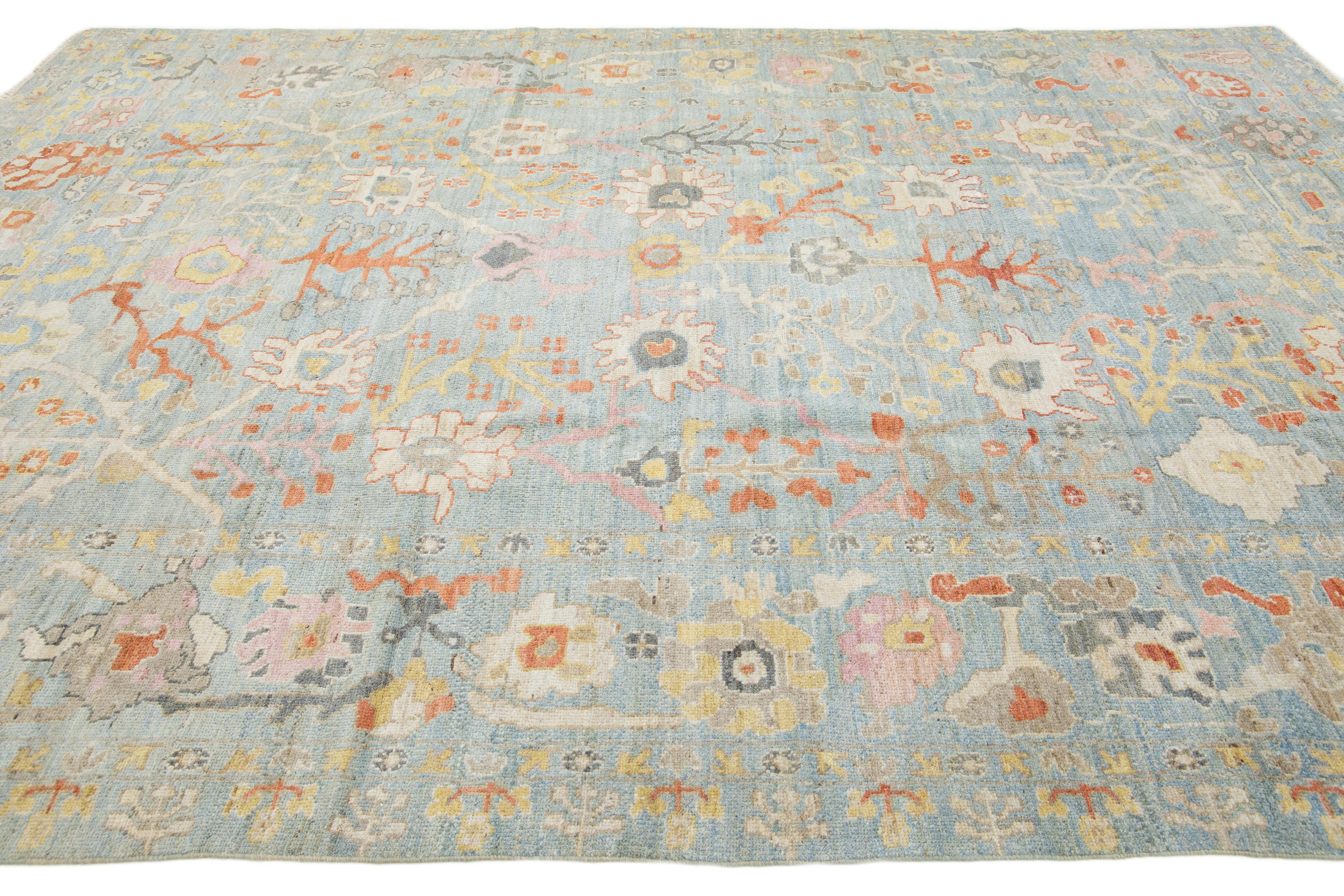 Apadana's Contemporary Designed Sultanabad Wollteppich Handgefertigt In Hellblau im Angebot 1